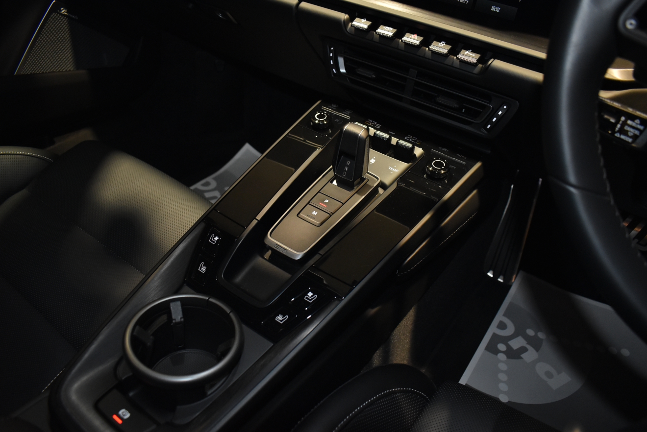 ポルシェ　911　992.1　GTS　ブルメスターオーディオ　ジェットブラック　レザーシート　ボンド大阪　ボンドカーズ　ボンドグループ