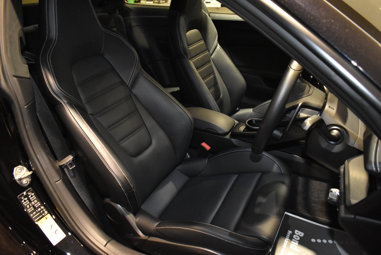 ポルシェ　911　992.1　GTS　ブルメスターオーディオ　ジェットブラック　レザーシート　ボンド大阪　ボンドカーズ　ボンドグループ