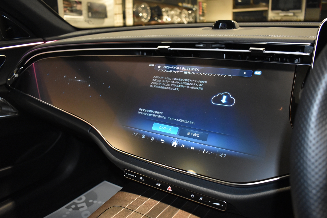 メルセデスベンツ　Eクラス　E300　AMGライン　レザーエクスクルーシブPKG　新着入庫車両　bond大阪　ボンドカーズ　ボンドグループ