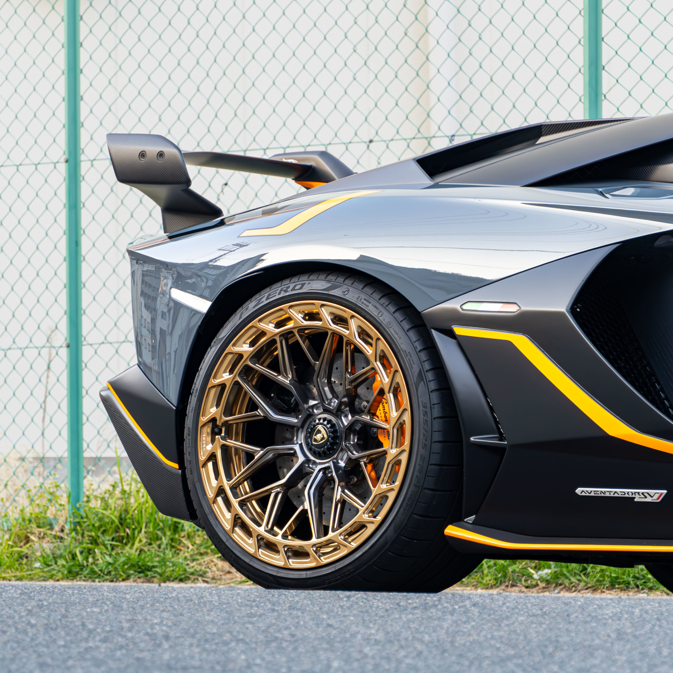 Lamborghini Aventador SVJ Roadstar×BRADA Wheels×wrapping！！　ボンド大阪