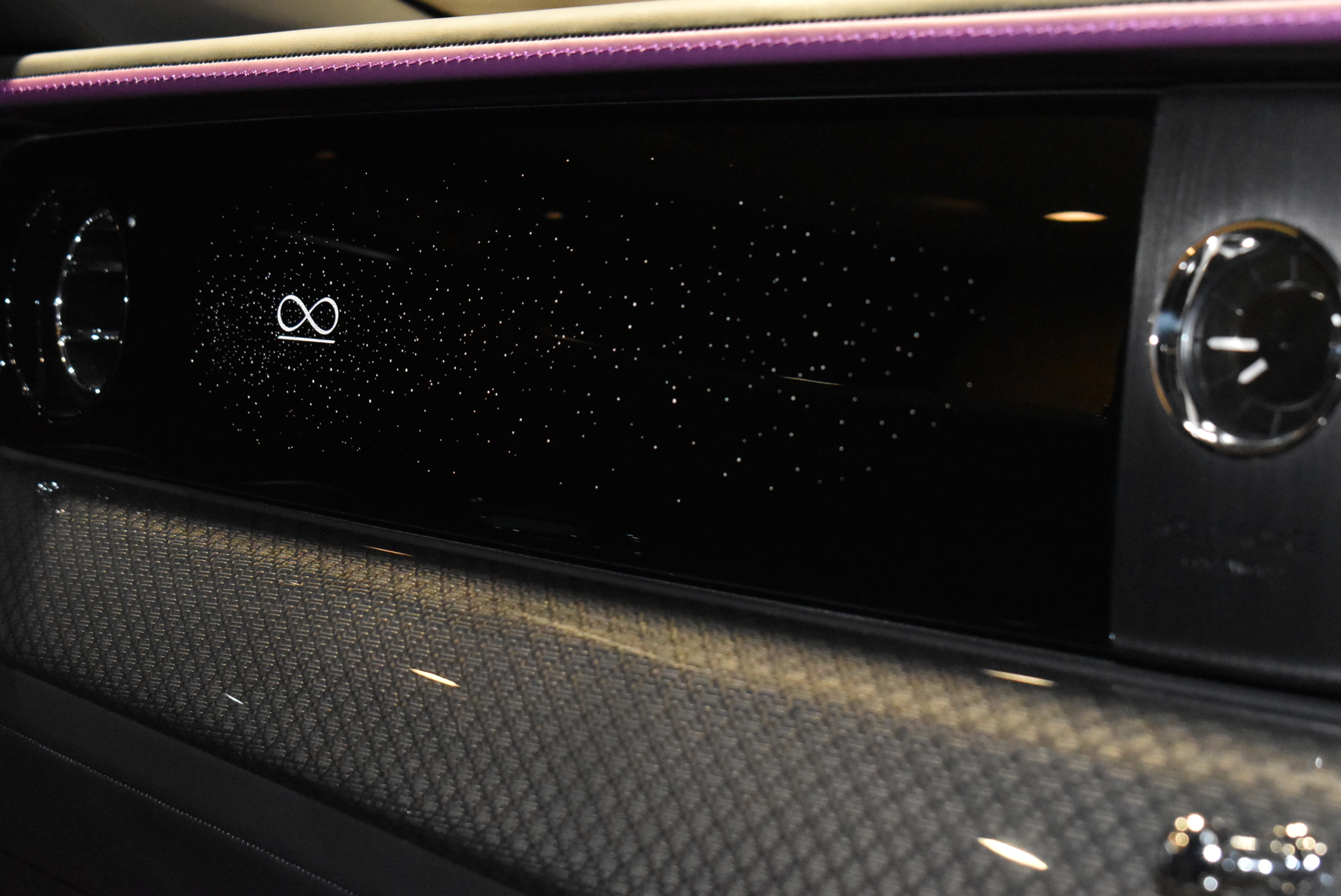 ワンオーナー BRABUSエアロ&ホイール スターライトヘッドライナー リアシアターコンフィギュレーション ビスポークインテリア