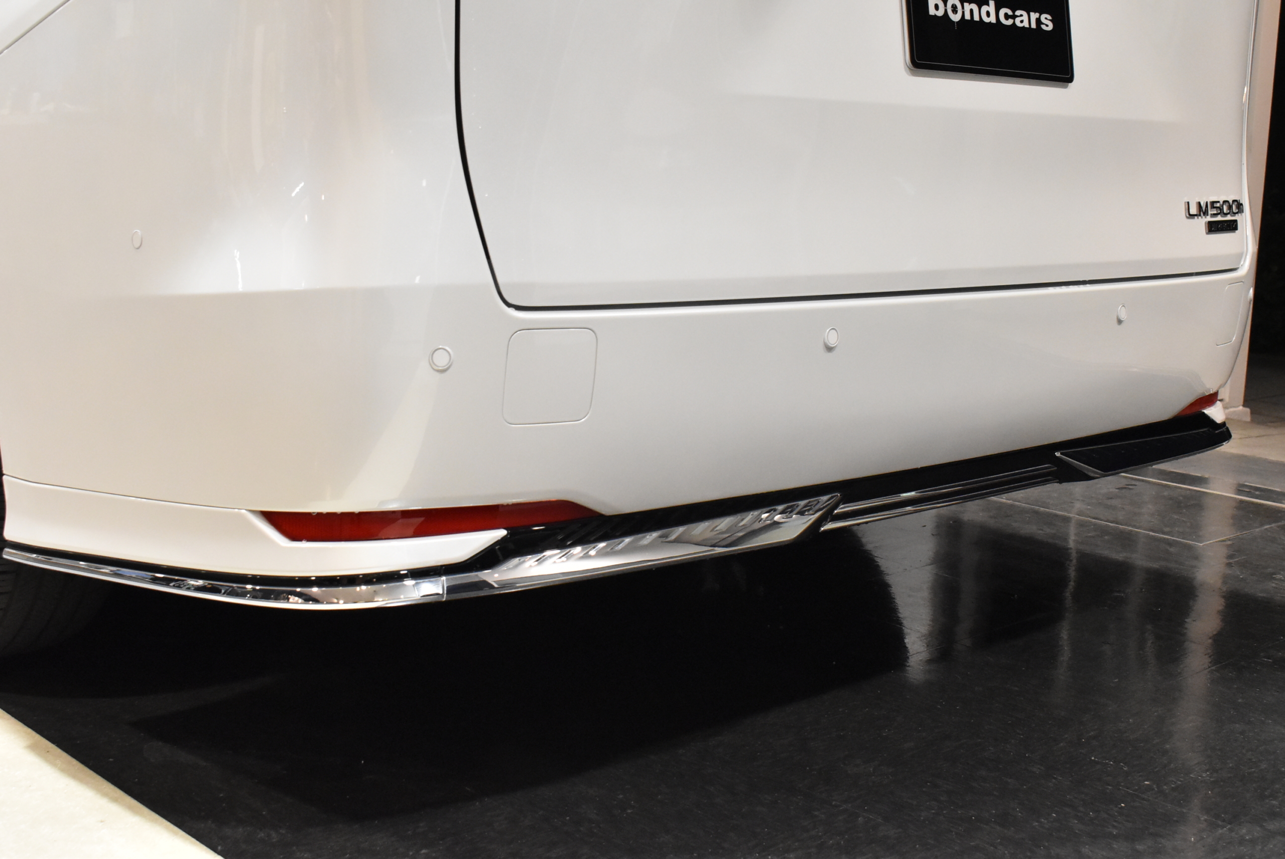 LEXUS　LM500ｈ　 VER L 　6人乗り　ソニッククォーツ モデリスタF/S/Rエアロ ソリスホワイト本革シート フリップダウンモニター デジタルインナーミラー