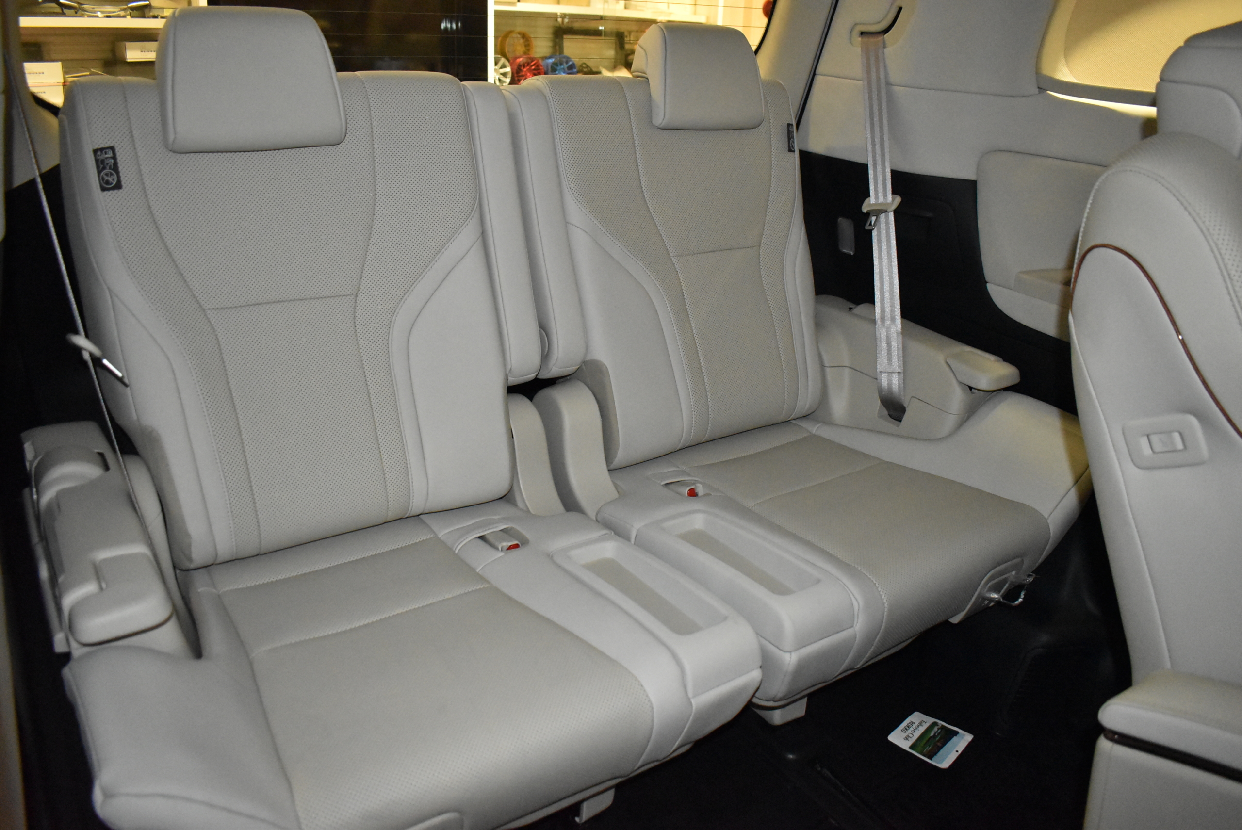 LEXUS　LM500ｈ　 VER L 　6人乗り　ソニッククォーツ モデリスタF/S/Rエアロ ソリスホワイト本革シート フリップダウンモニター デジタルインナーミラー