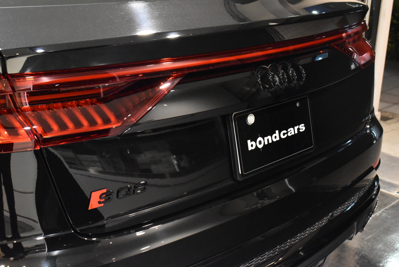 アウディ　SQ8　ブラックスタイリングパッケージ　23インチAW　レザーパッケージ　新着入庫車両　ボンドカーズ　ボンド大阪　ボンドグループ