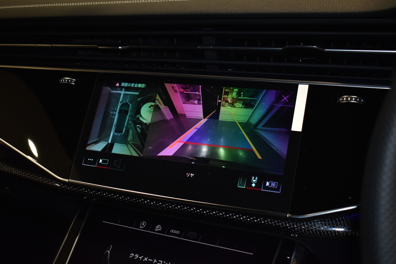 アウディ　SQ8　ブラックスタイリングパッケージ　23インチAW　レザーパッケージ　新着入庫車両　ボンドカーズ　ボンド大阪　ボンドグループ