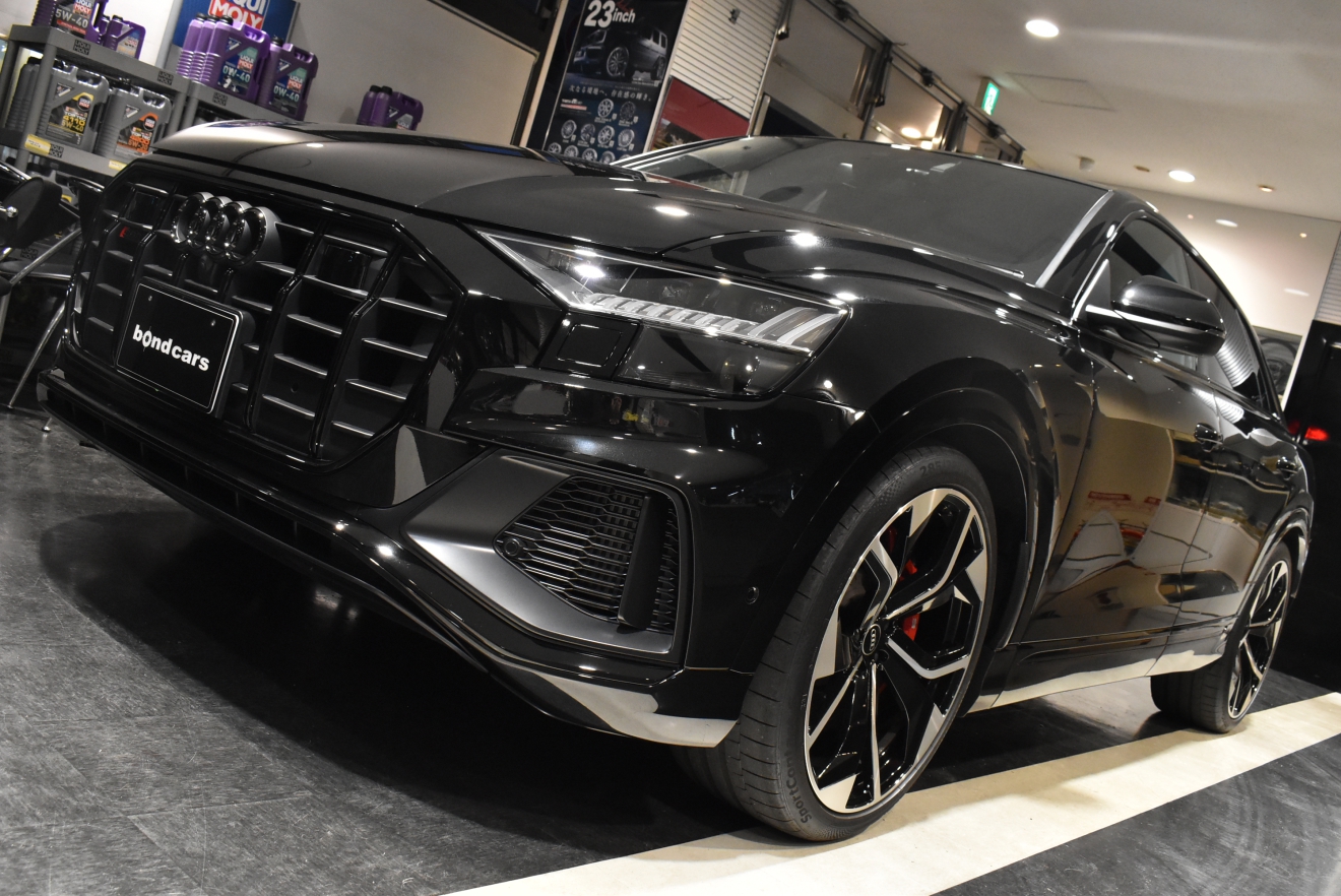 アウディ　SQ8　ブラックスタイリングパッケージ　23インチAW　レザーパッケージ　新着入庫車両　ボンドカーズ　ボンド大阪　ボンドグループ
