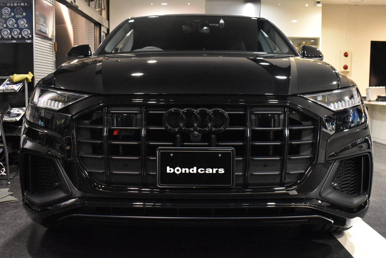 アウディ　SQ8　ブラックスタイリングパッケージ　23インチAW　レザーパッケージ　新着入庫車両　ボンドカーズ　ボンド大阪　ボンドグループ