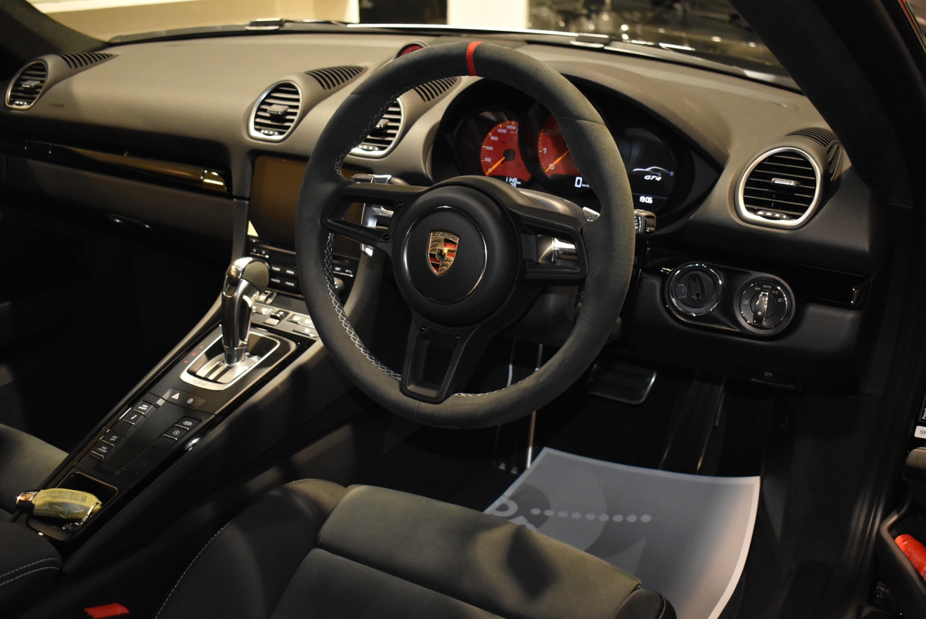 ポルシェ　ケイマン　GT4　BCフォージド　ロベルタカップ　カスタム車両　低走行　PDK　ボンド大阪　ボンドカーズ　ボンドグループ