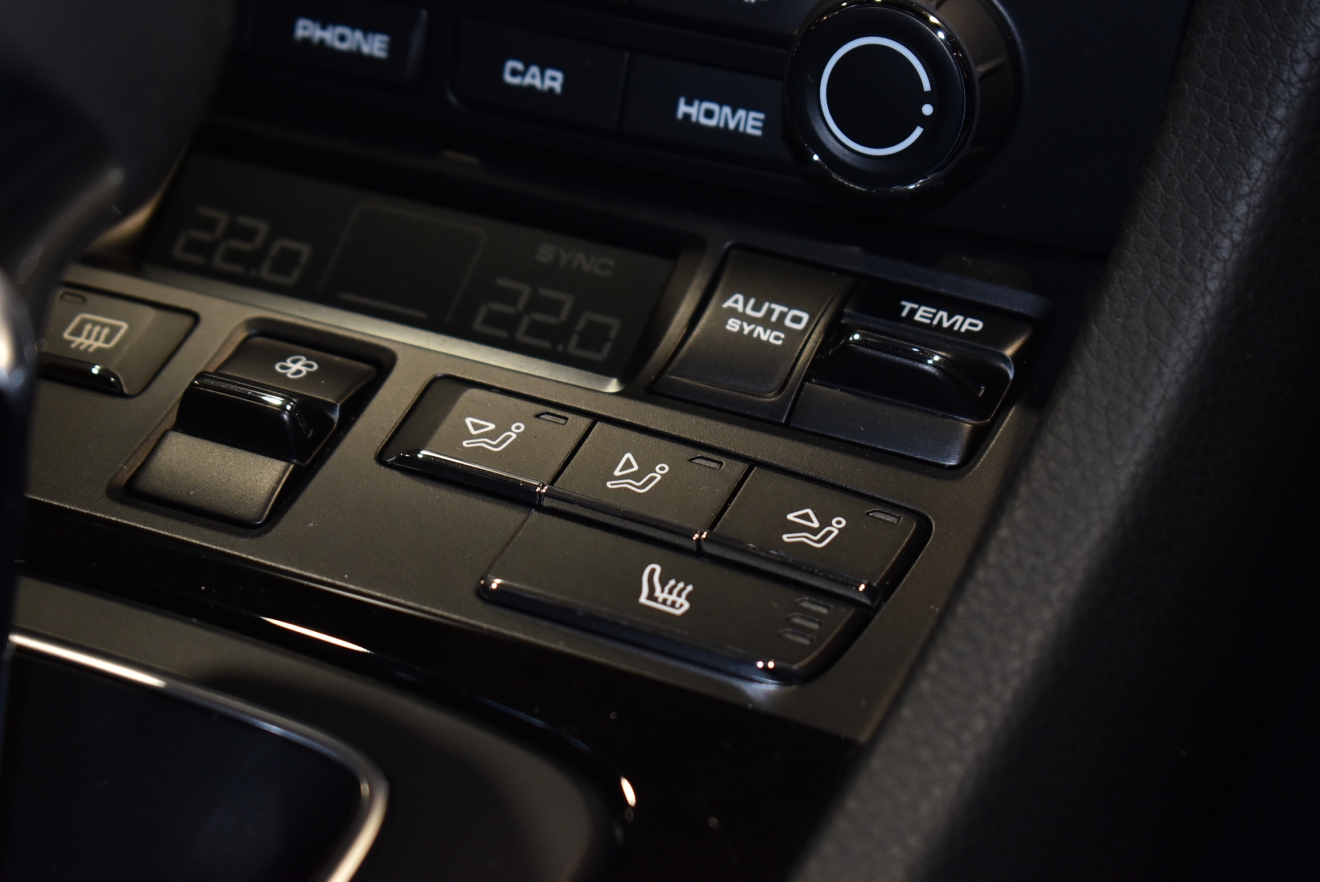 ポルシェ　ケイマン　GT4　BCフォージド　ロベルタカップ　カスタム車両　低走行　PDK　ボンド大阪　ボンドカーズ　ボンドグループ