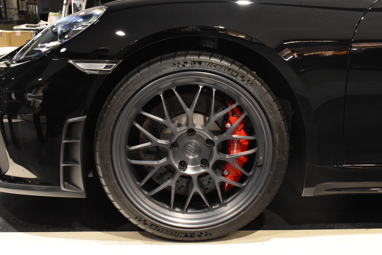 ポルシェ　ケイマン　GT4　BCフォージド　ロベルタカップ　カスタム車両　低走行　PDK　ボンド大阪　ボンドカーズ　ボンドグループ