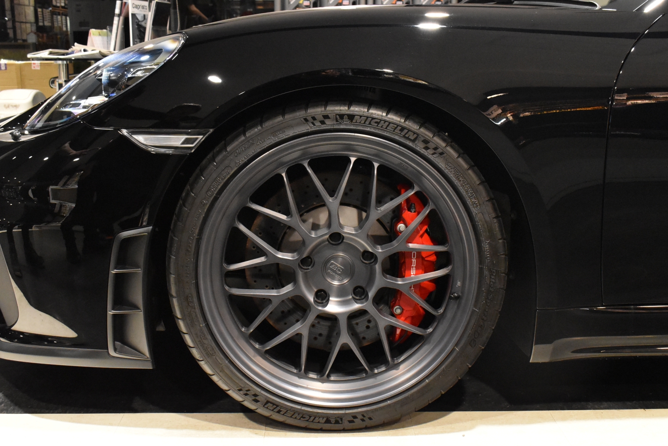 ポルシェ　ケイマン　GT4　BCフォージド　ロベルタカップ　カスタム車両　低走行　PDK　ボンド大阪　ボンドカーズ　ボンドグループ