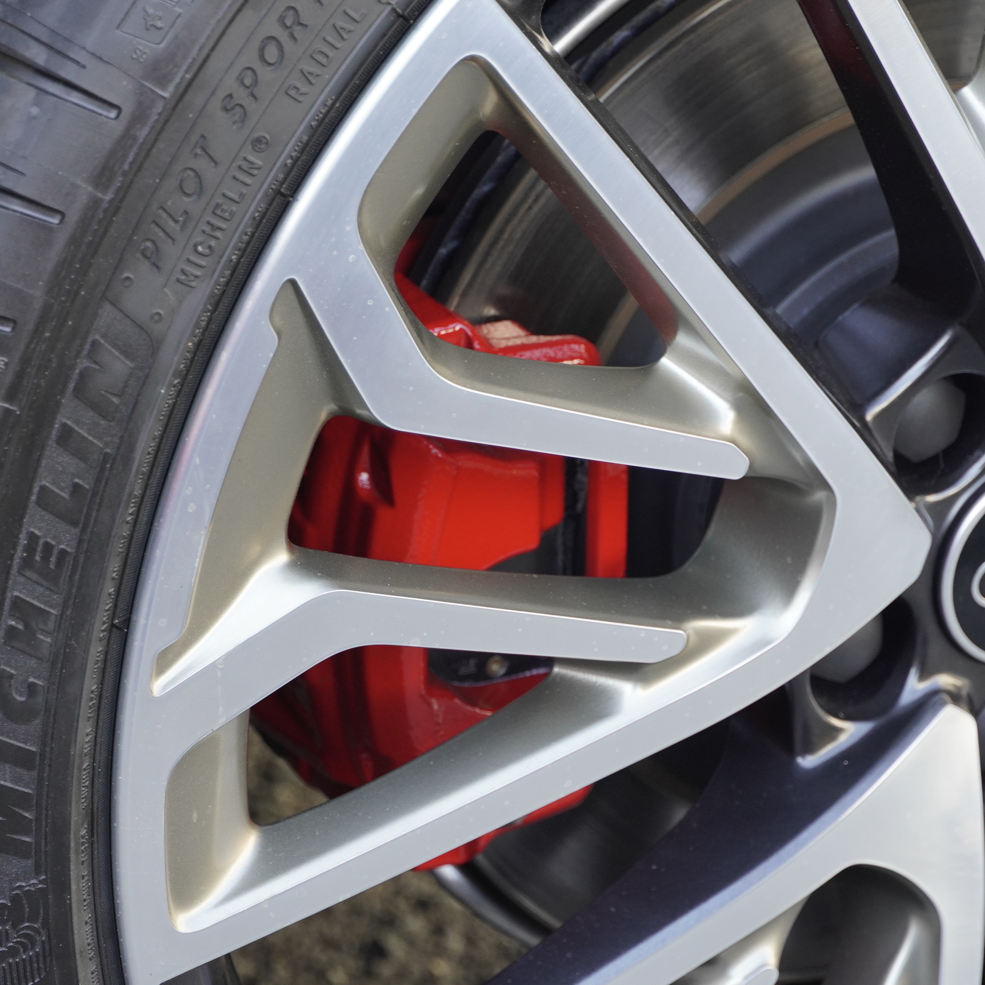 AUDI 新型SQ5(GU型)×ブレーキパッド！！ ボンド大阪