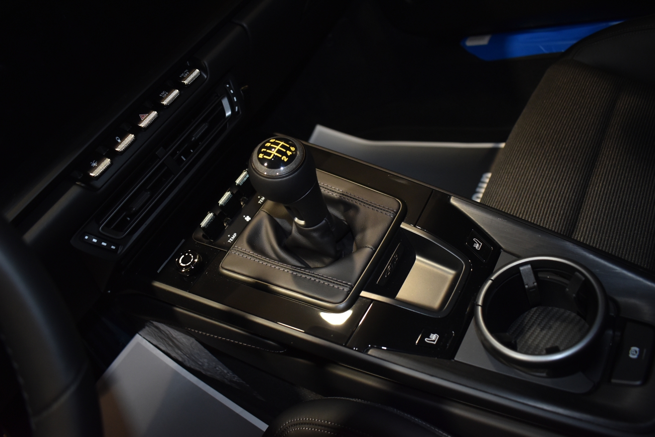 ポルシェ　911　992.1　GT3ツーリングPKG　左ハンドル　6MT　NEWPRICE　ボンド大阪　ボンドカーズ　ボンドグループ