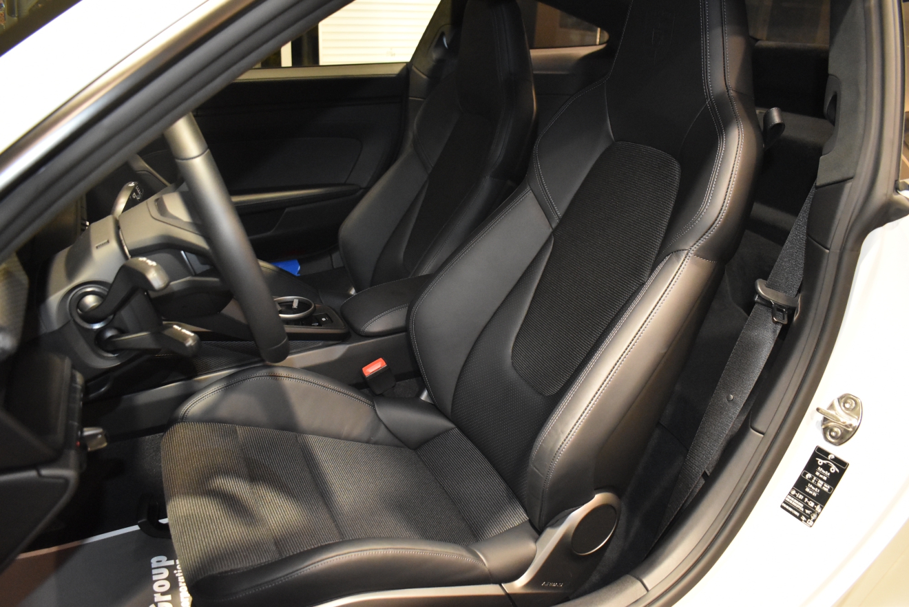 ポルシェ　911　992.1　GT3ツーリングPKG　左ハンドル　6MT　NEWPRICE　ボンド大阪　ボンドカーズ　ボンドグループ