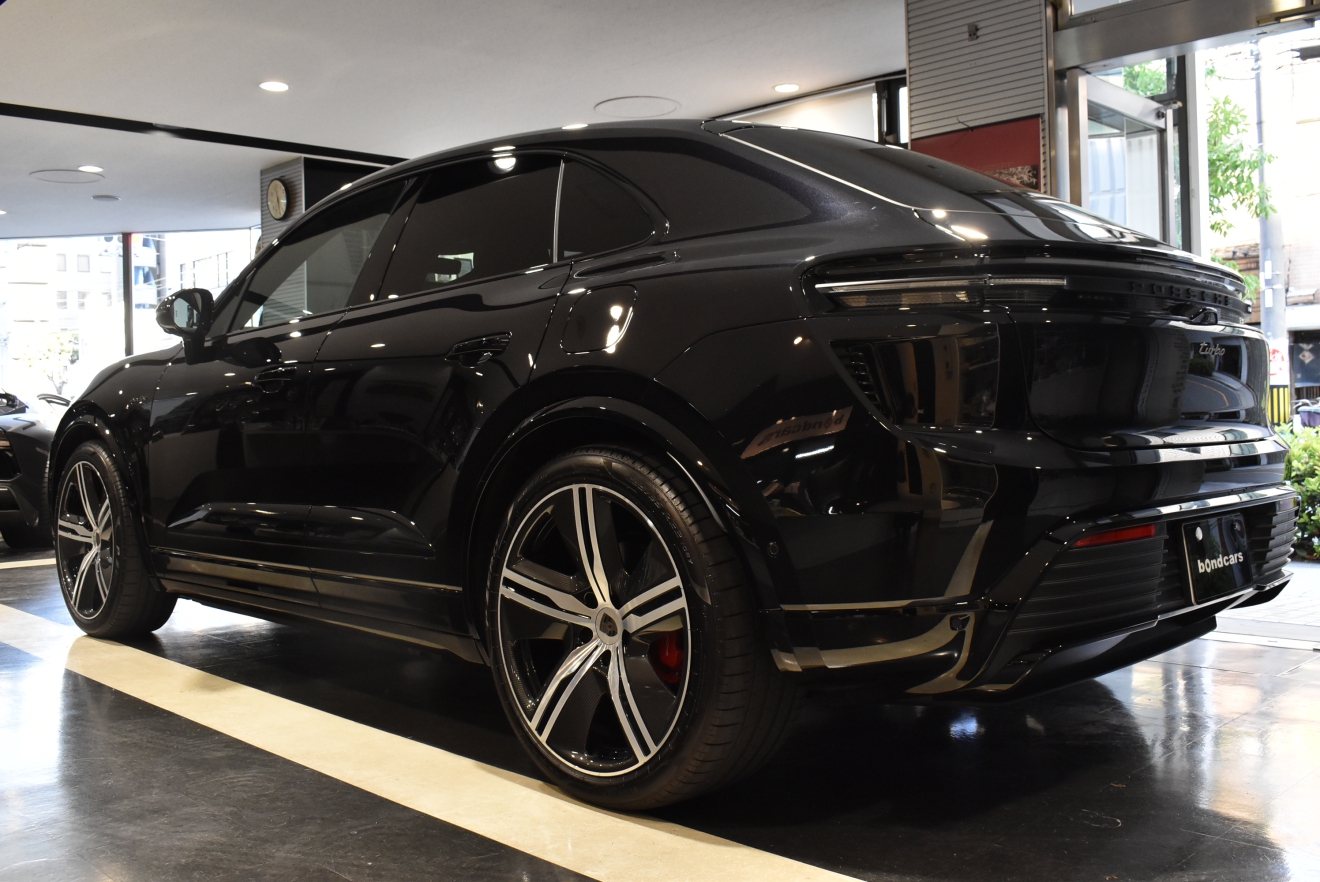 ポルシェ　Macan Turbo Electric　電気自動車　22インチAW　BOSEサウンド　ワンオーナー　新着入庫車両　ボンド大阪　ボンドカーズ　ボンドグループ