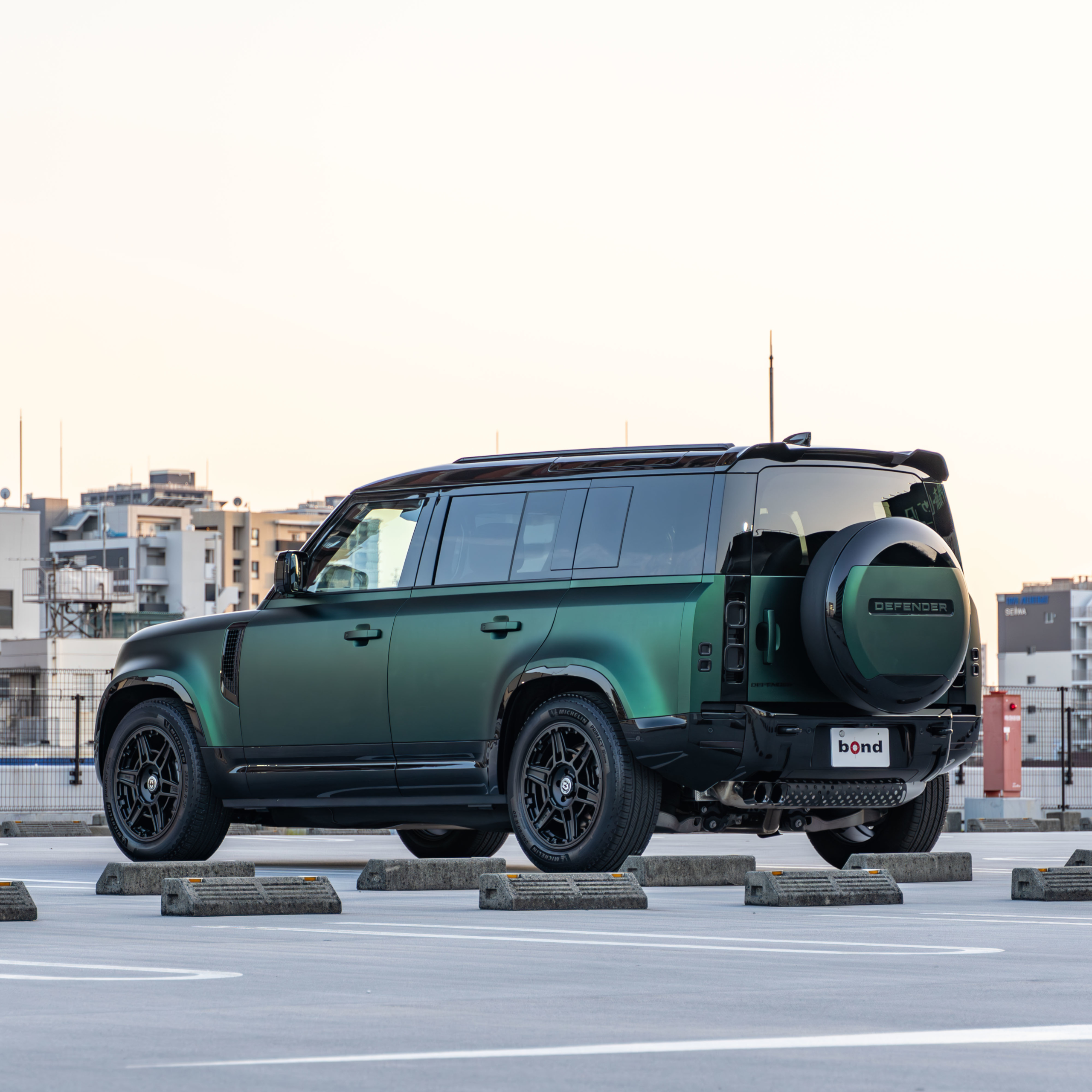 ランドローバー ディフェンダー 110 HRE×ハーフラッピング・HRE FT1・TREEY LAND　ボンド大阪