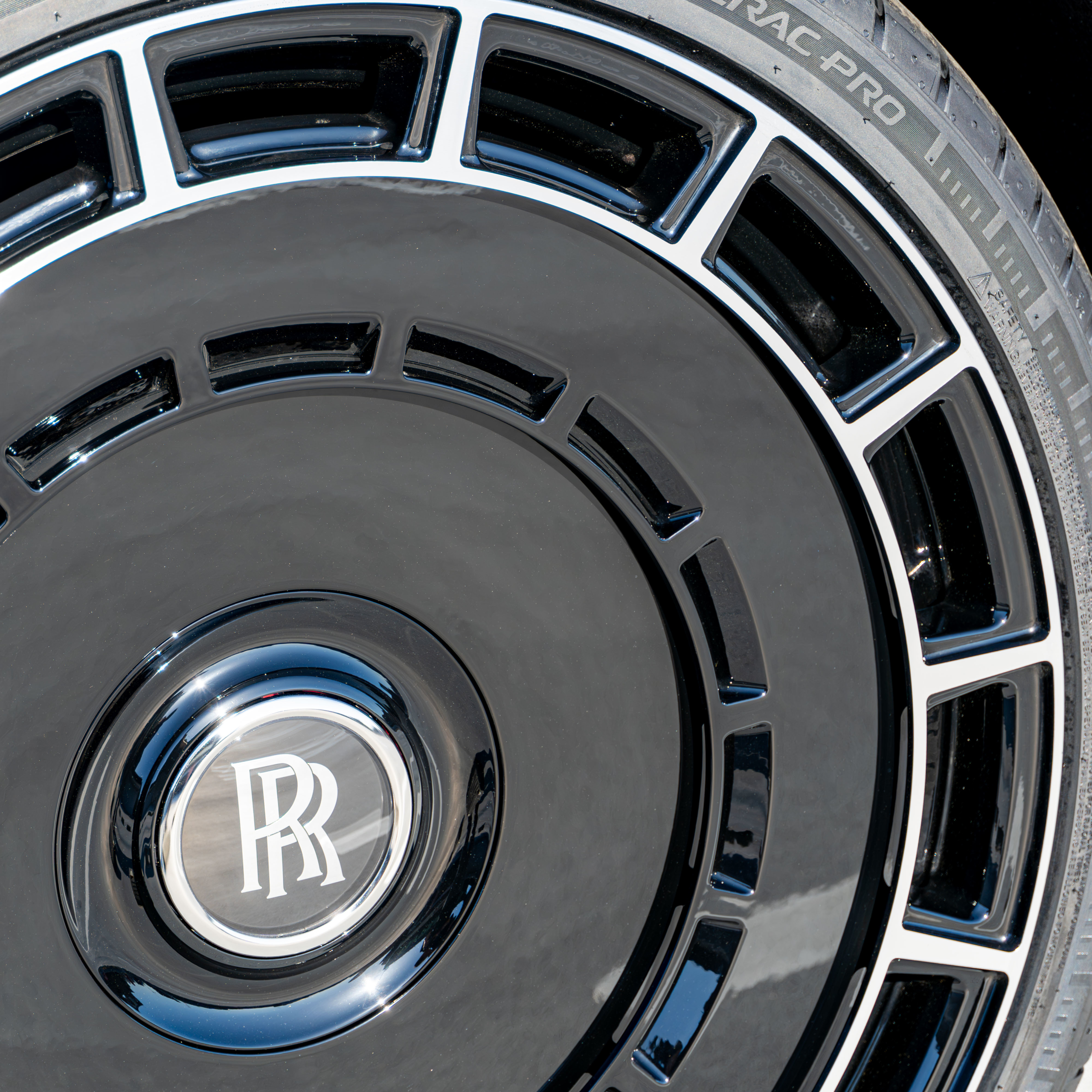 Rolls-Royce Cullinan SeriesⅡ×ZERO Design Aero kit・VOSSEN wheels　ボンド大阪