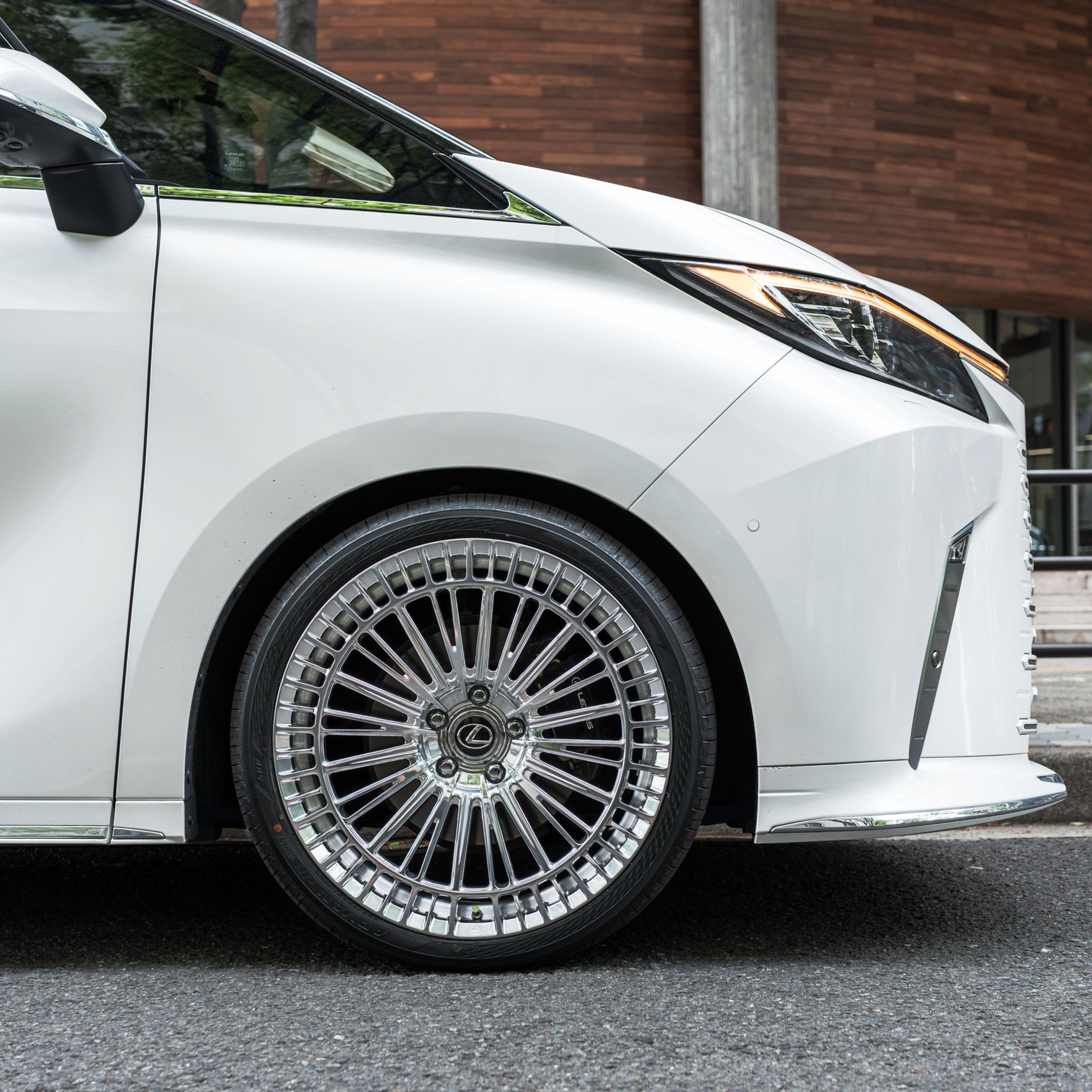 LEXUS LM ホイール交換 カスタム HAWKE forged
