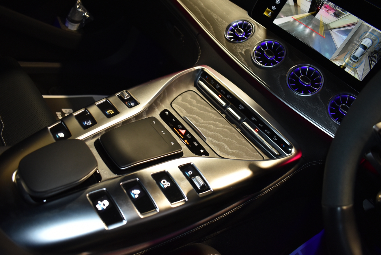 メルセデスAMG GT53 AMGダイナミックプラスパッケージ
フルレザー仕様 パノラマガラスルーフ リアアクスルステアリング AMGパフォーマンス NEWPRICE ボンド大阪 ボンドカーズ ボンドグループ