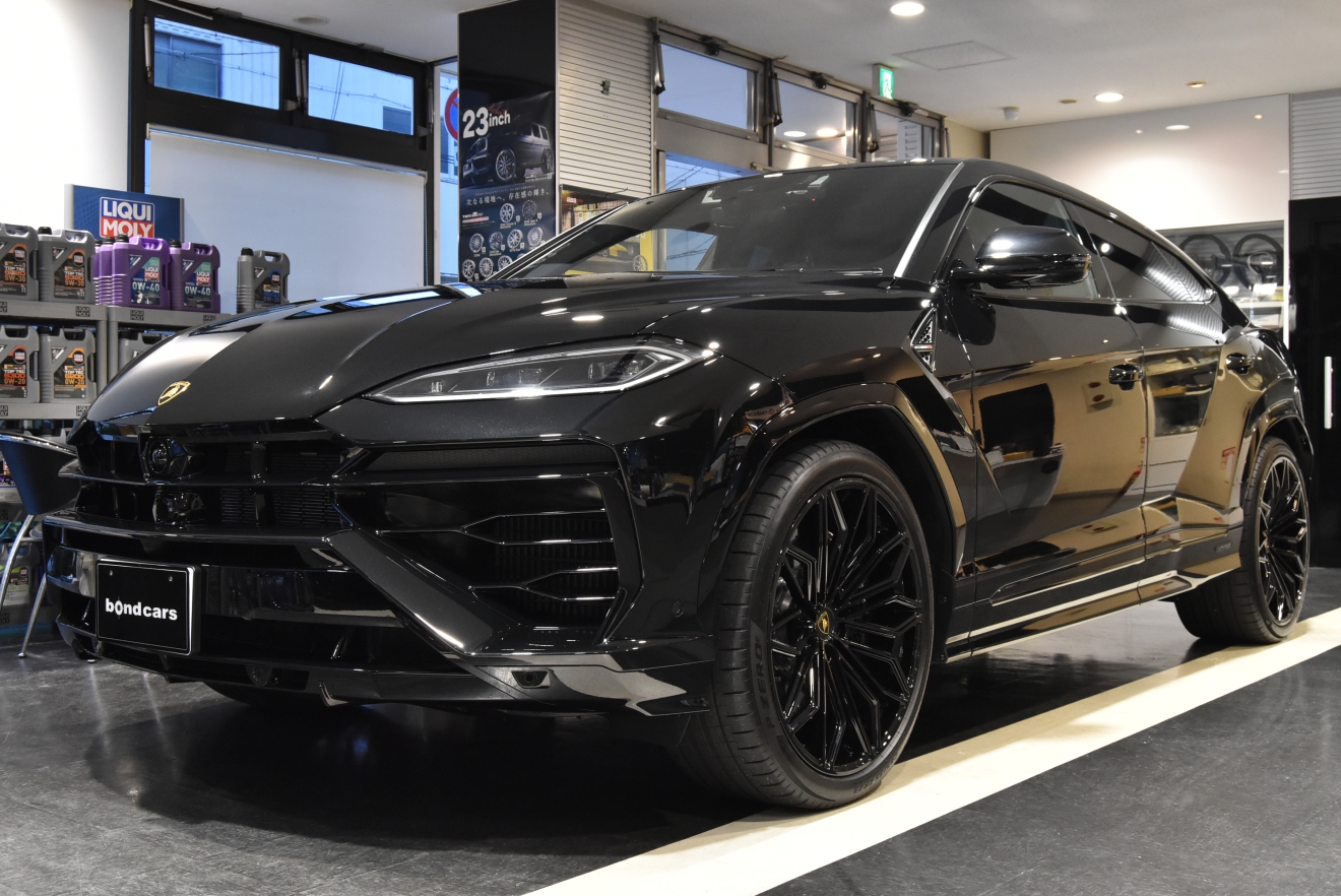 ランボルギーニ　ウルスSE　アクラポビッチマフラー　バング＆オルフセン　V8　右ハンドル　新着入庫車両　ボンド大阪　ボンドカーズ　ボンドグループ