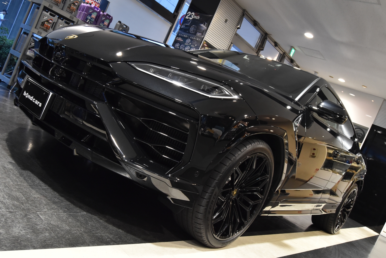 ランボルギーニ　ウルスSE　アクラポビッチマフラー　バング＆オルフセン　V8　右ハンドル　新着入庫車両　ボンド大阪　ボンドカーズ　ボンドグループ