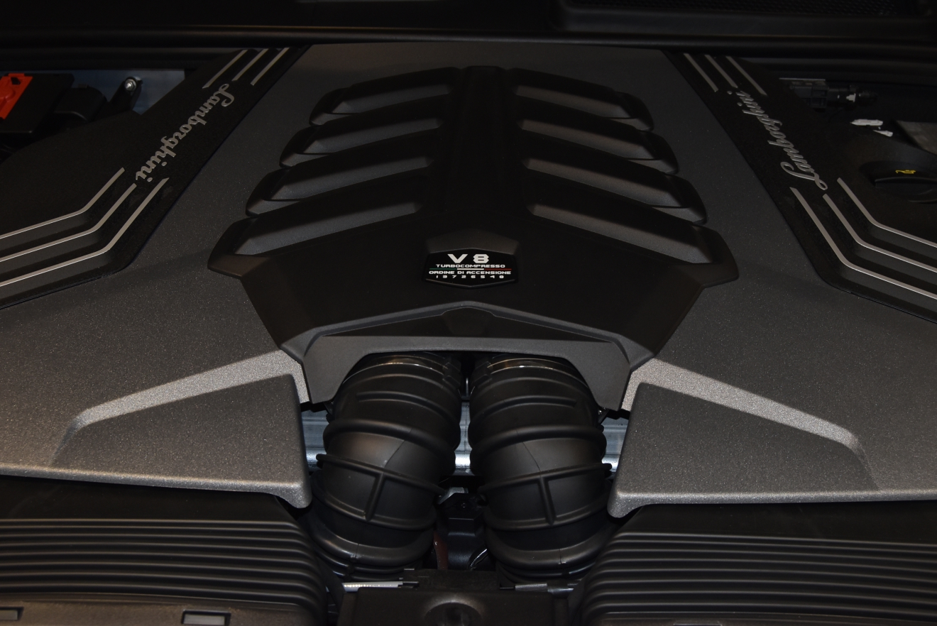 ランボルギーニ　ウルスSE　アクラポビッチマフラー　バング＆オルフセン　V8　右ハンドル　新着入庫車両　ボンド大阪　ボンドカーズ　ボンドグループ