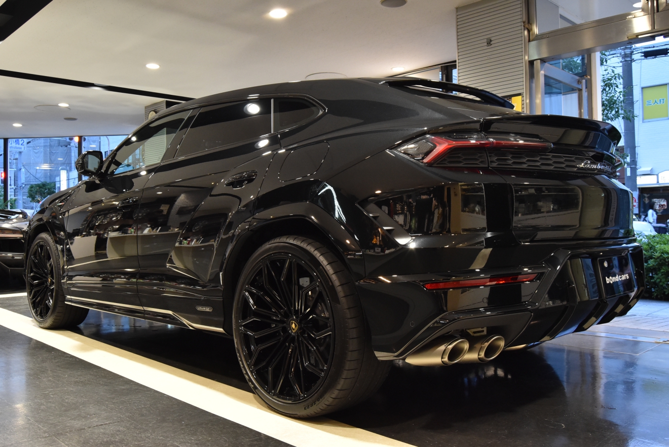 ランボルギーニ　ウルスSE　アクラポビッチマフラー　バング＆オルフセン　V8　右ハンドル　新着入庫車両　ボンド大阪　ボンドカーズ　ボンドグループ