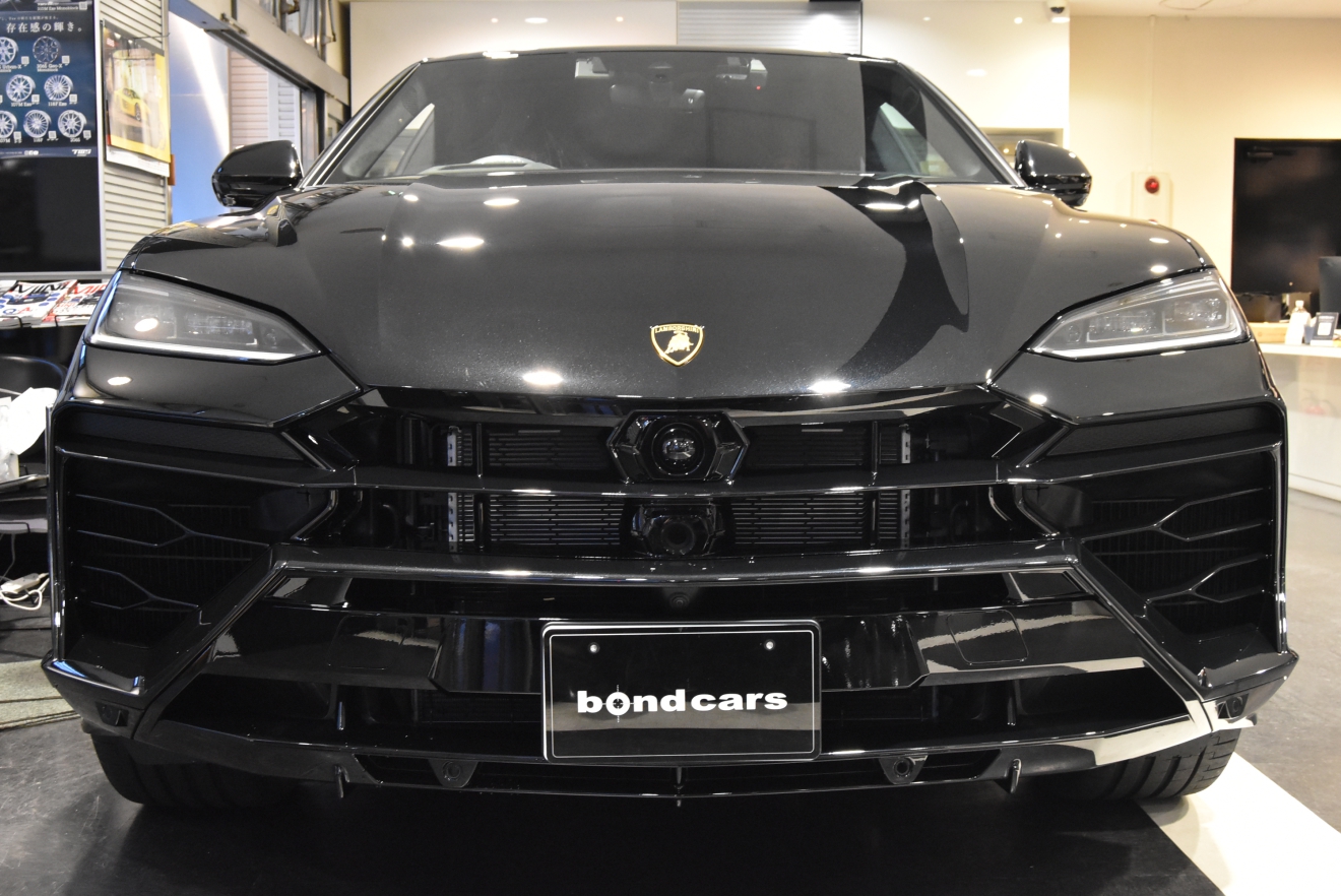 ランボルギーニ　ウルスSE　アクラポビッチマフラー　バング＆オルフセン　V8　右ハンドル　新着入庫車両　ボンド大阪　ボンドカーズ　ボンドグループ