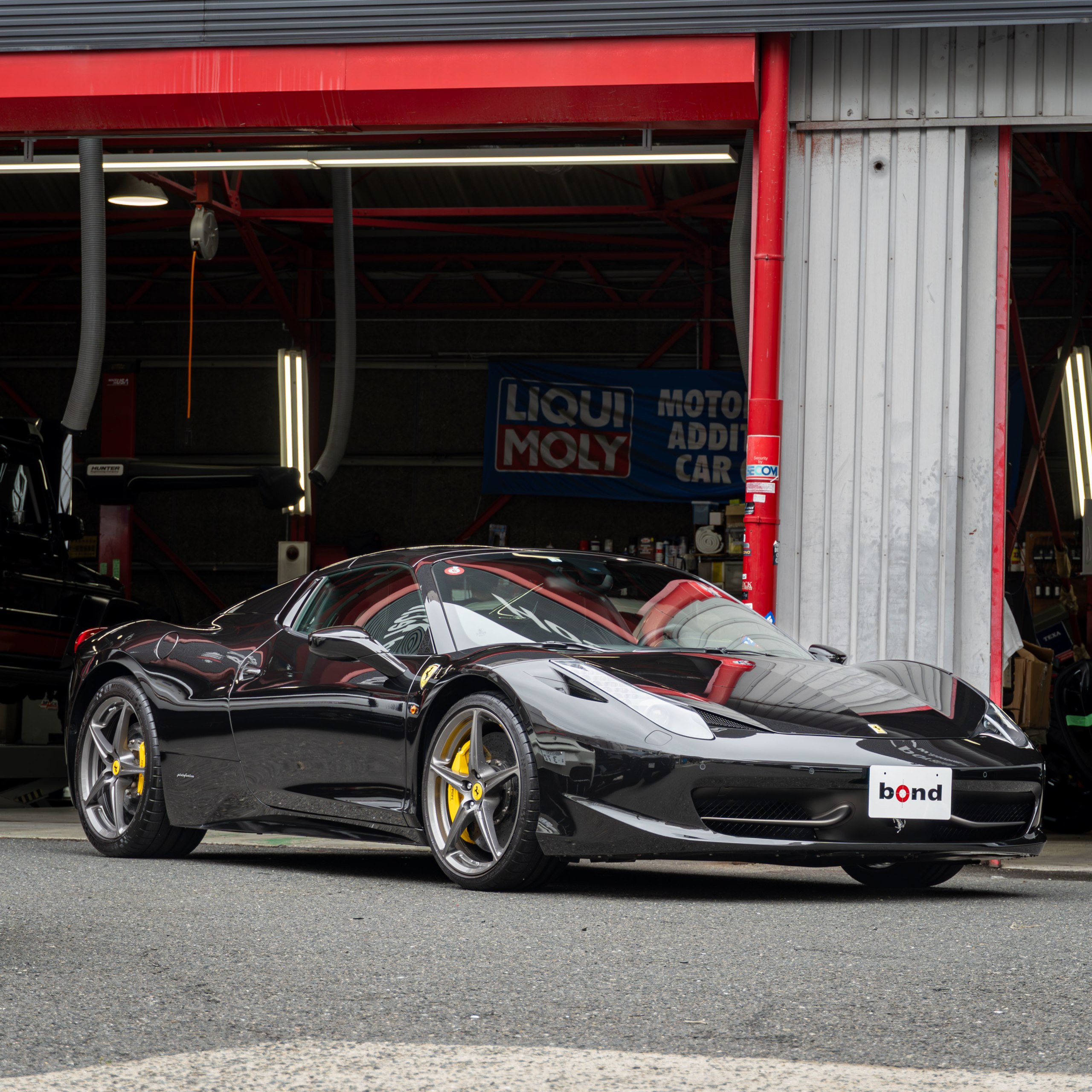 Ferrari 458 Spider×ROBERUTAリフター ボンド大阪