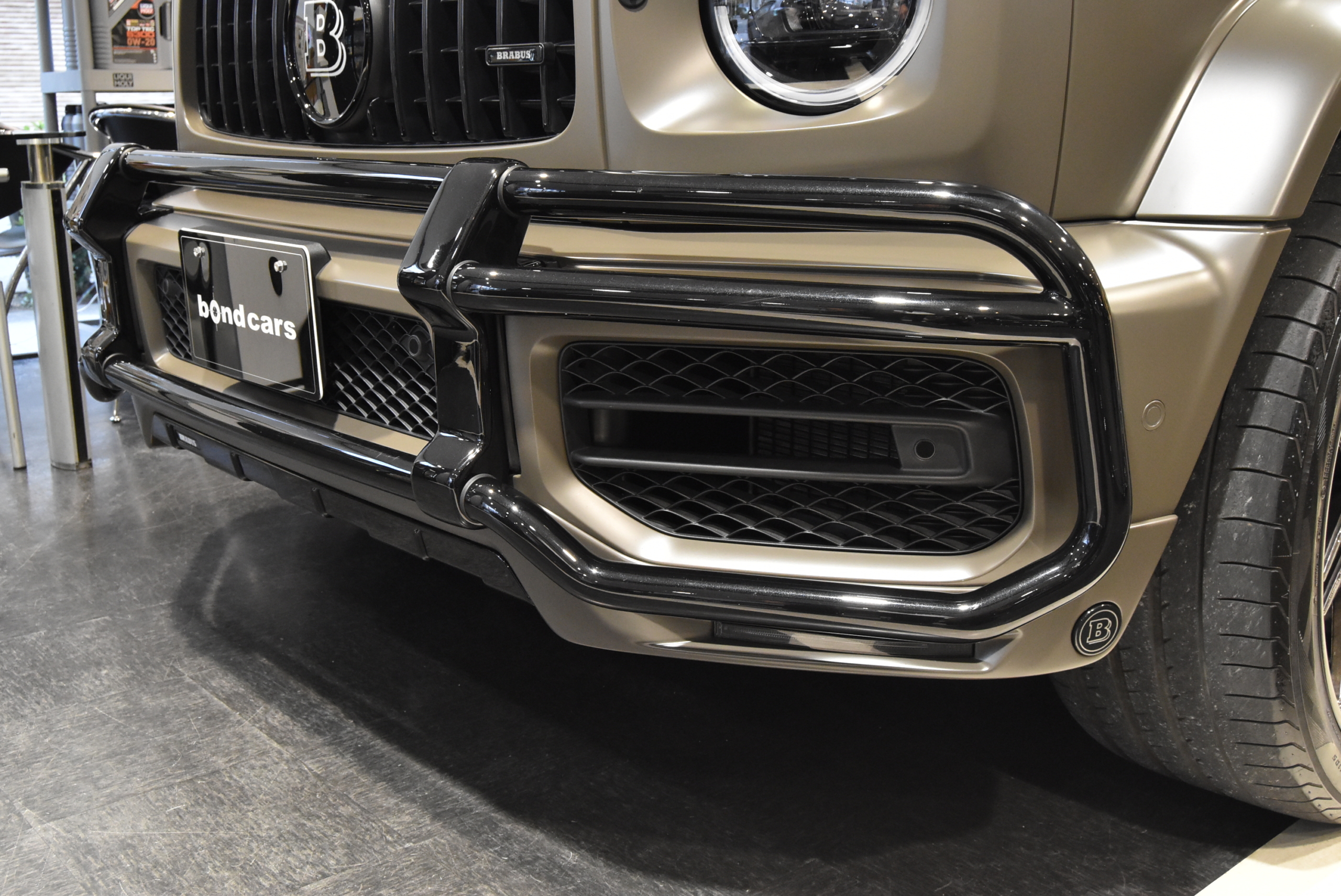 限定車MANUFAKTURエディション 左ハンドル BRABUSマフラー 1221ホイール BRABUSフロントリップ BRABUSカーボンボンネットパネル BRABUS背面タイヤカバー 本国純正OPバンパーガード BRABUSグリルエンブレム