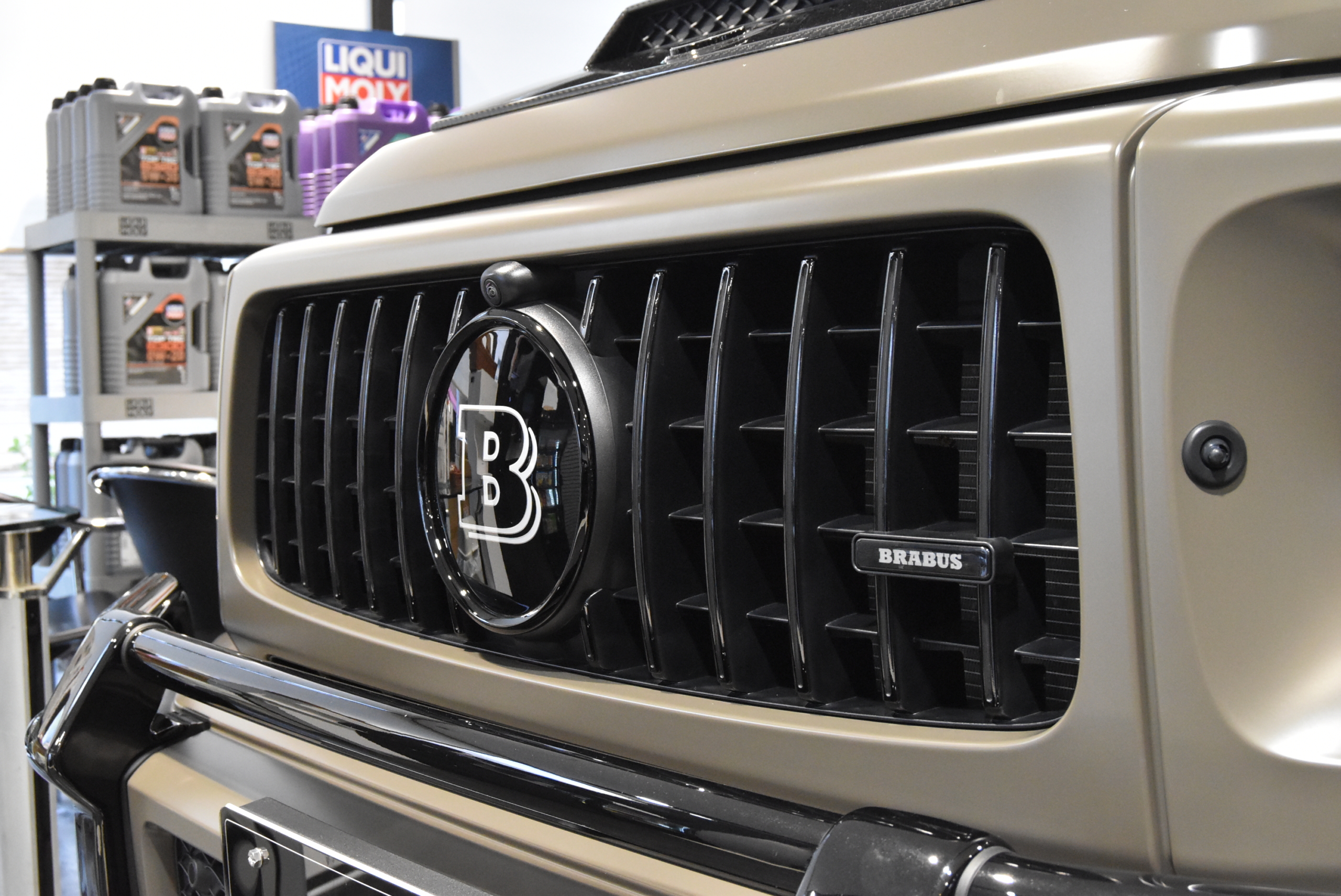 限定車MANUFAKTURエディション 左ハンドル BRABUSマフラー 1221ホイール BRABUSフロントリップ BRABUSカーボンボンネットパネル BRABUS背面タイヤカバー 本国純正OPバンパーガード BRABUSグリルエンブレム