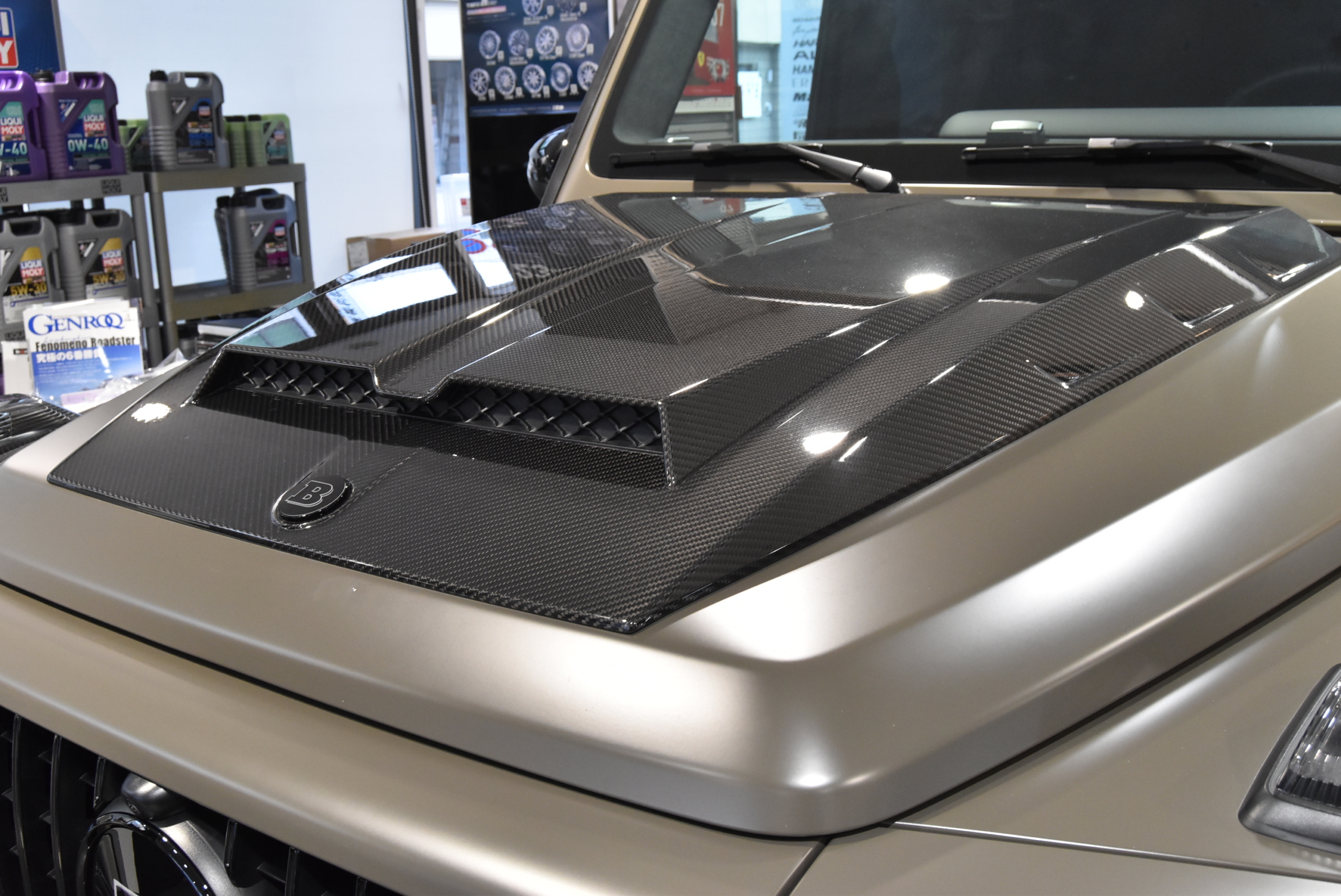 限定車MANUFAKTURエディション 左ハンドル BRABUSマフラー 1221ホイール BRABUSフロントリップ BRABUSカーボンボンネットパネル BRABUS背面タイヤカバー 本国純正OPバンパーガード BRABUSグリルエンブレム