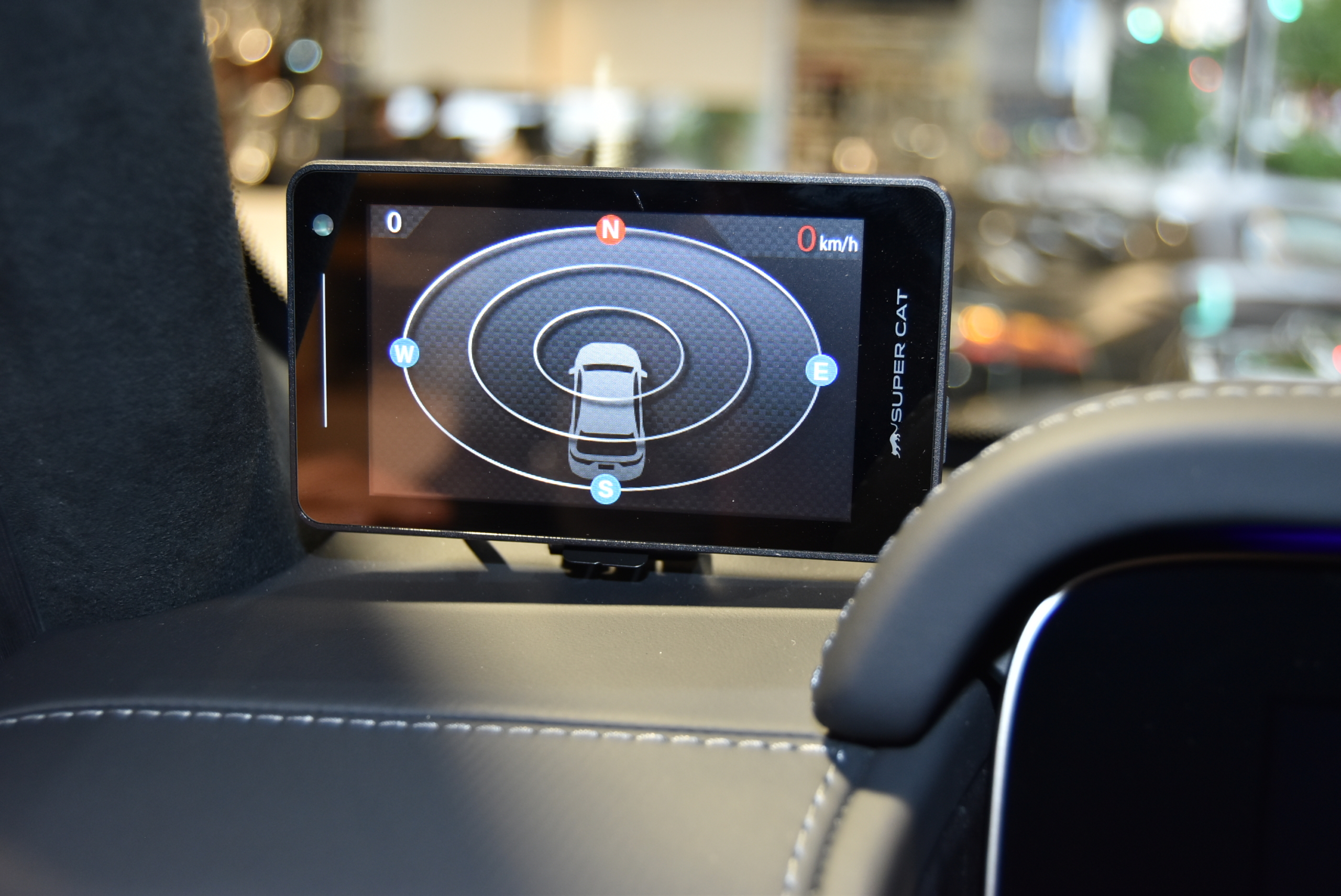 限定車MANUFAKTURエディション 左ハンドル BRABUSマフラー 1221ホイール BRABUSフロントリップ BRABUSカーボンボンネットパネル BRABUS背面タイヤカバー 本国純正OPバンパーガード BRABUSグリルエンブレム
