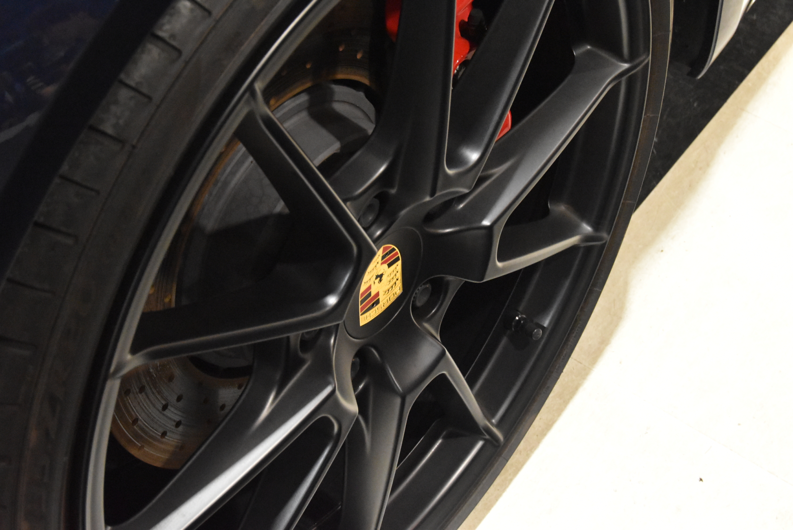 718ケイマン　GTS 4.0 パワーステアリングプラス GTスポーツステアリング オートエアコン シートヒーター スモーカーパッケージ フロアマット カーボンインテリアPKG LEDヘッドライト(PDLS+) グレートップウィンドウスクリーン レーンチェンジアシスト
