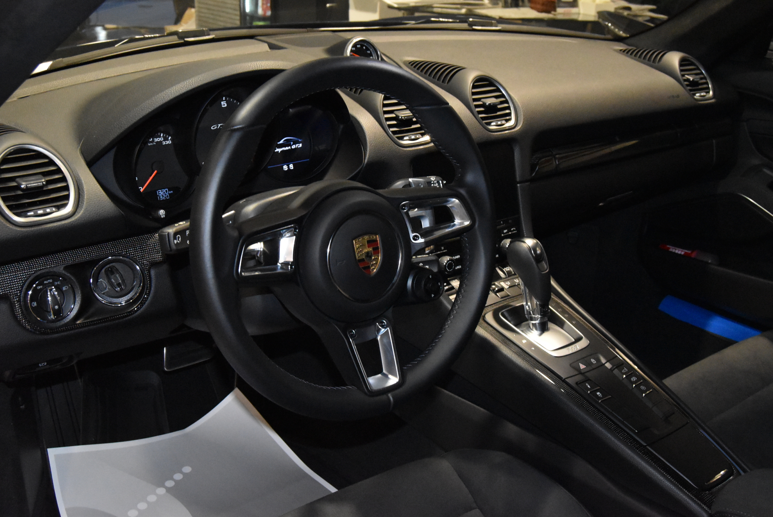 718ケイマン　GTS 4.0 パワーステアリングプラス GTスポーツステアリング オートエアコン シートヒーター スモーカーパッケージ フロアマット カーボンインテリアPKG LEDヘッドライト(PDLS+) グレートップウィンドウスクリーン レーンチェンジアシスト