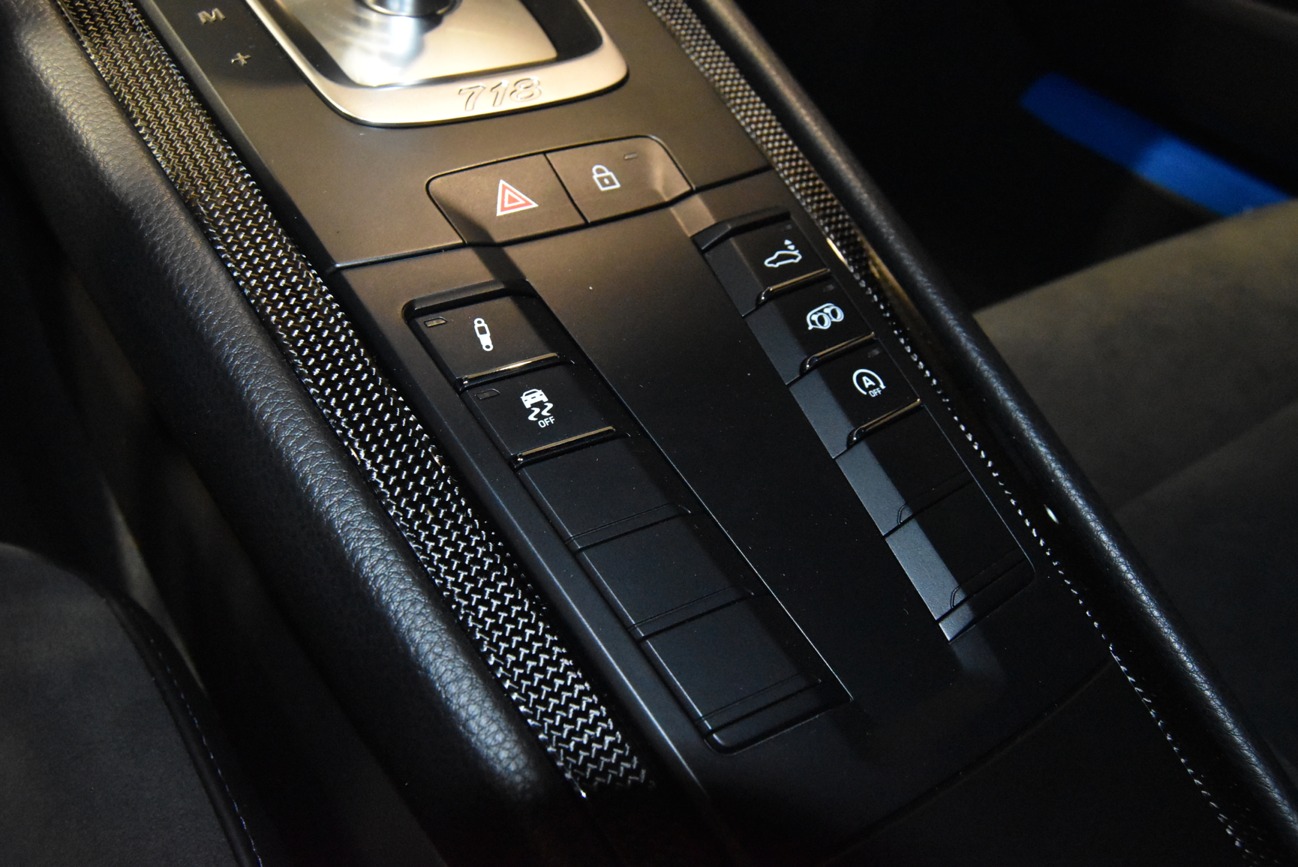 718ケイマン　GTS 4.0 パワーステアリングプラス GTスポーツステアリング オートエアコン シートヒーター スモーカーパッケージ フロアマット カーボンインテリアPKG LEDヘッドライト(PDLS+) グレートップウィンドウスクリーン レーンチェンジアシスト