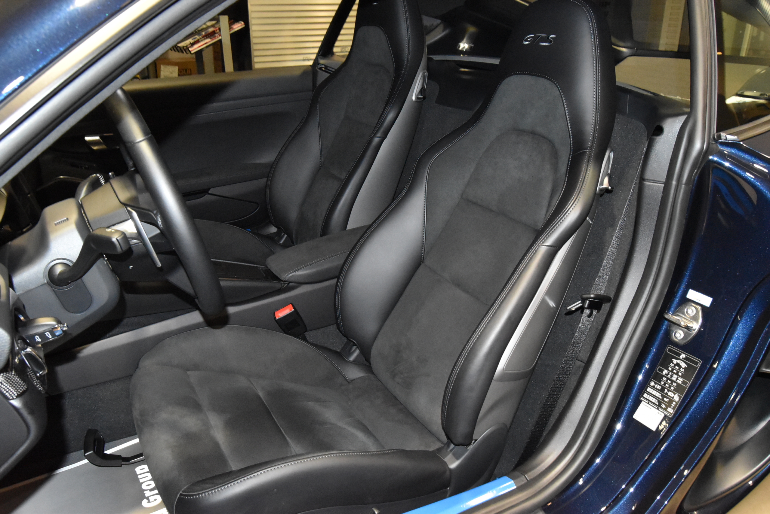 718ケイマン　GTS 4.0 パワーステアリングプラス GTスポーツステアリング オートエアコン シートヒーター スモーカーパッケージ フロアマット カーボンインテリアPKG LEDヘッドライト(PDLS+) グレートップウィンドウスクリーン レーンチェンジアシスト