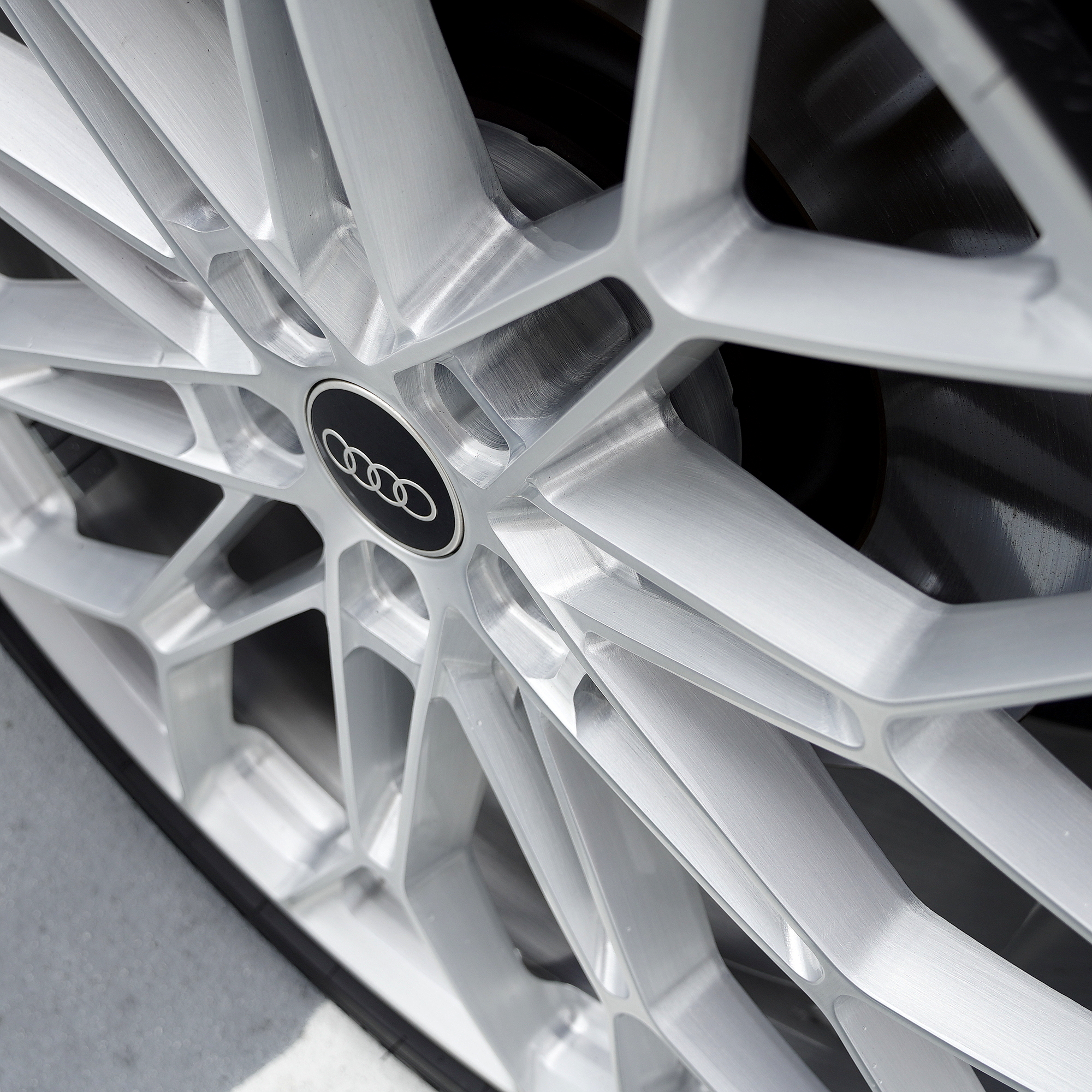 アウディ　新型　GU SQ5 カスタム BCforged ローダウン