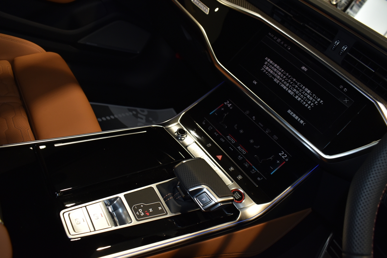 アウディ RS6 パフォーマンス MANSORYスポイラー
RSスポーツエグゾースト ローダウン ASC バング&オルフセン ボンド大阪 ボンドカーズ ボンドグループ
