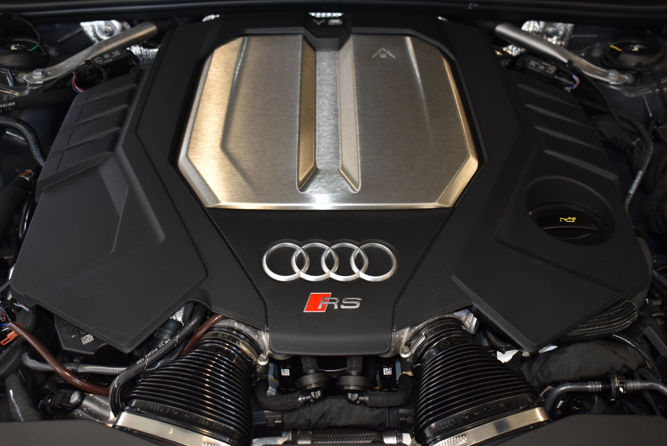 アウディ RS6 パフォーマンス MANSORYスポイラー
RSスポーツエグゾースト ローダウン ASC バング&オルフセン ボンド大阪 ボンドカーズ ボンドグループ