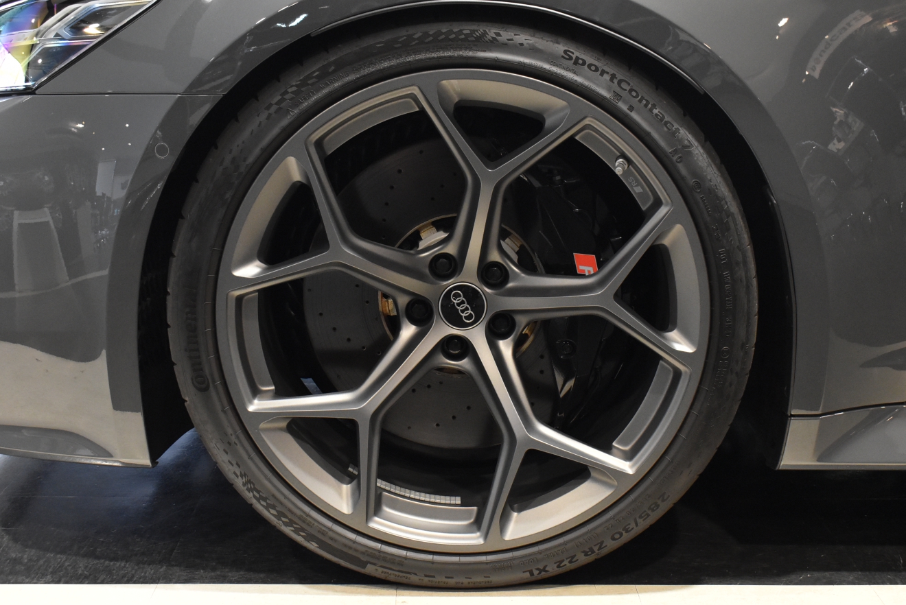 アウディ RS6 パフォーマンス MANSORYスポイラー
RSスポーツエグゾースト ローダウン ASC バング&オルフセン ボンド大阪 ボンドカーズ ボンドグループ