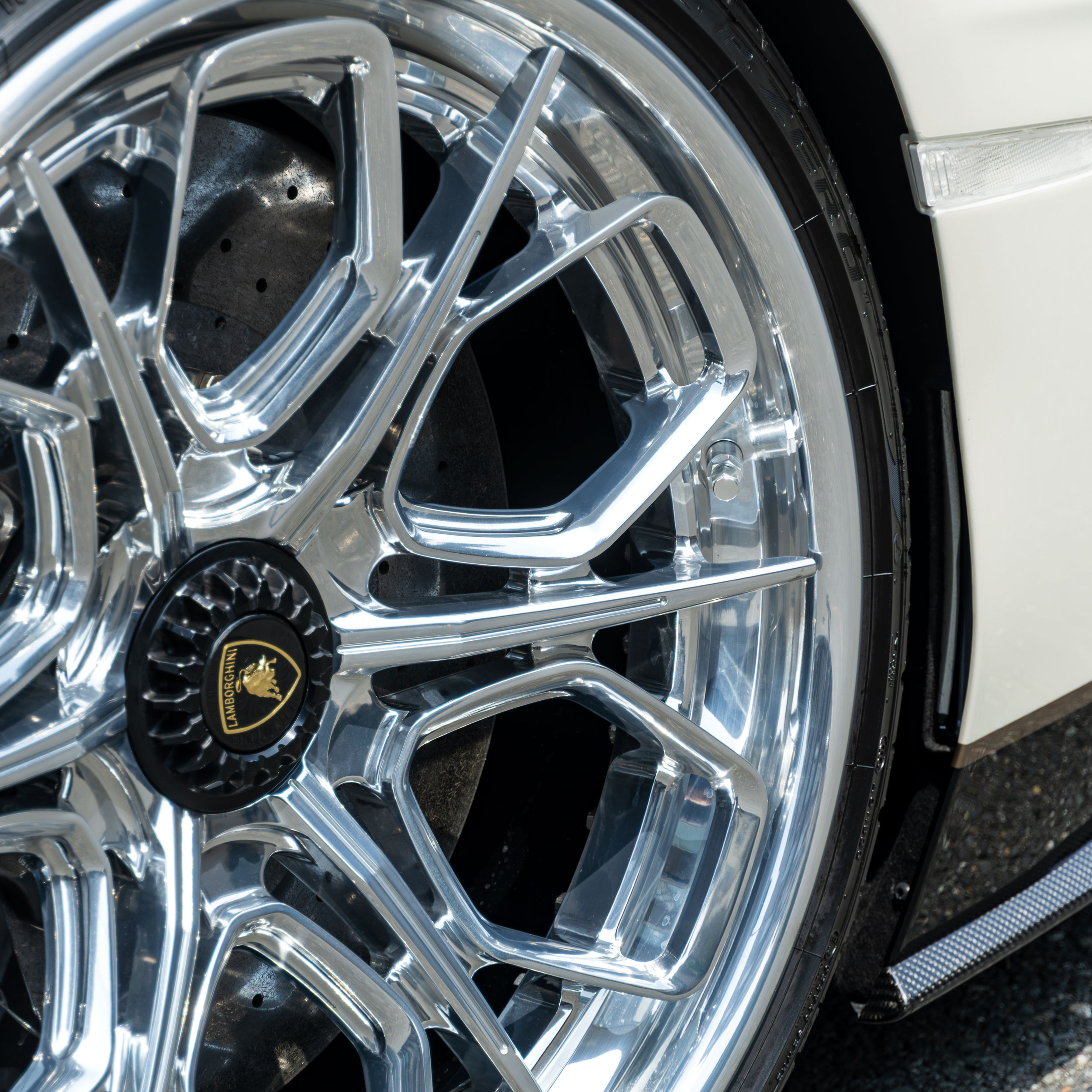 Aventador Ultimae × AL13wheels R140.6
