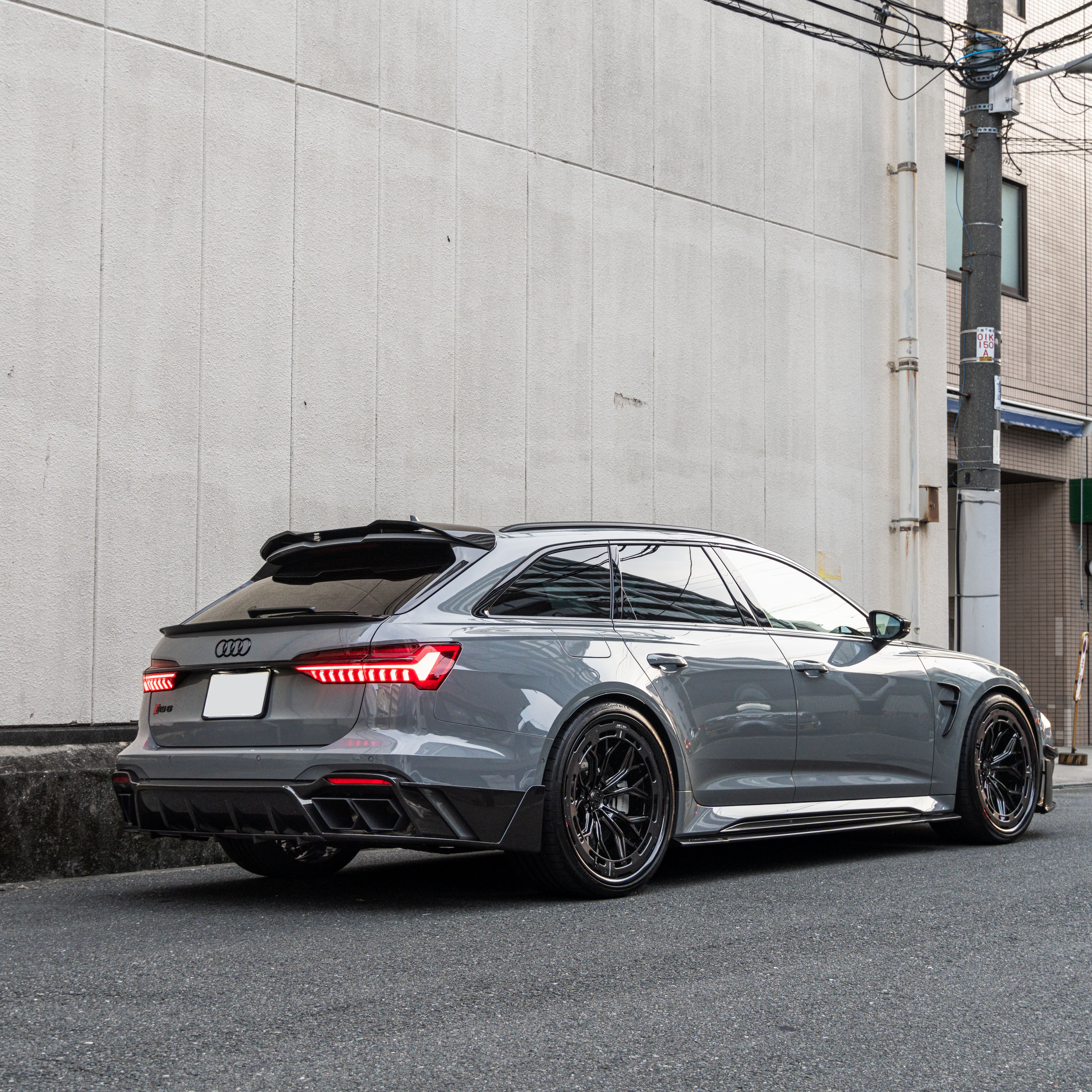 アウディ　RS6　MANSORY　AKRAPOVICマフラー　EVENTURI　AL13　カスタム　bond大阪　ボンドカーズ　ボンドグループ