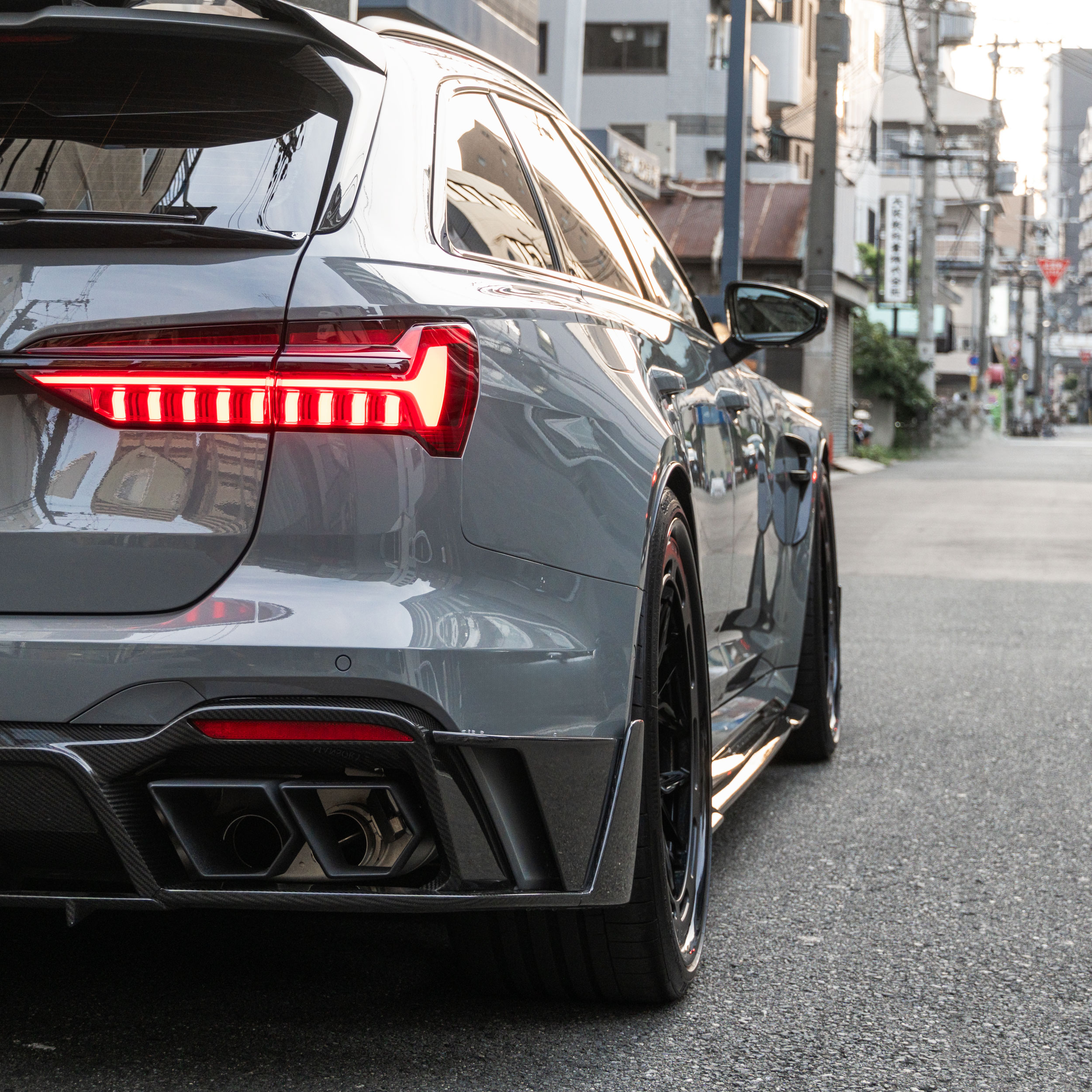 アウディ　RS6　MANSORY　AKRAPOVICマフラー　EVENTURI　AL13　カスタム　bond大阪　ボンドカーズ　ボンドグループ