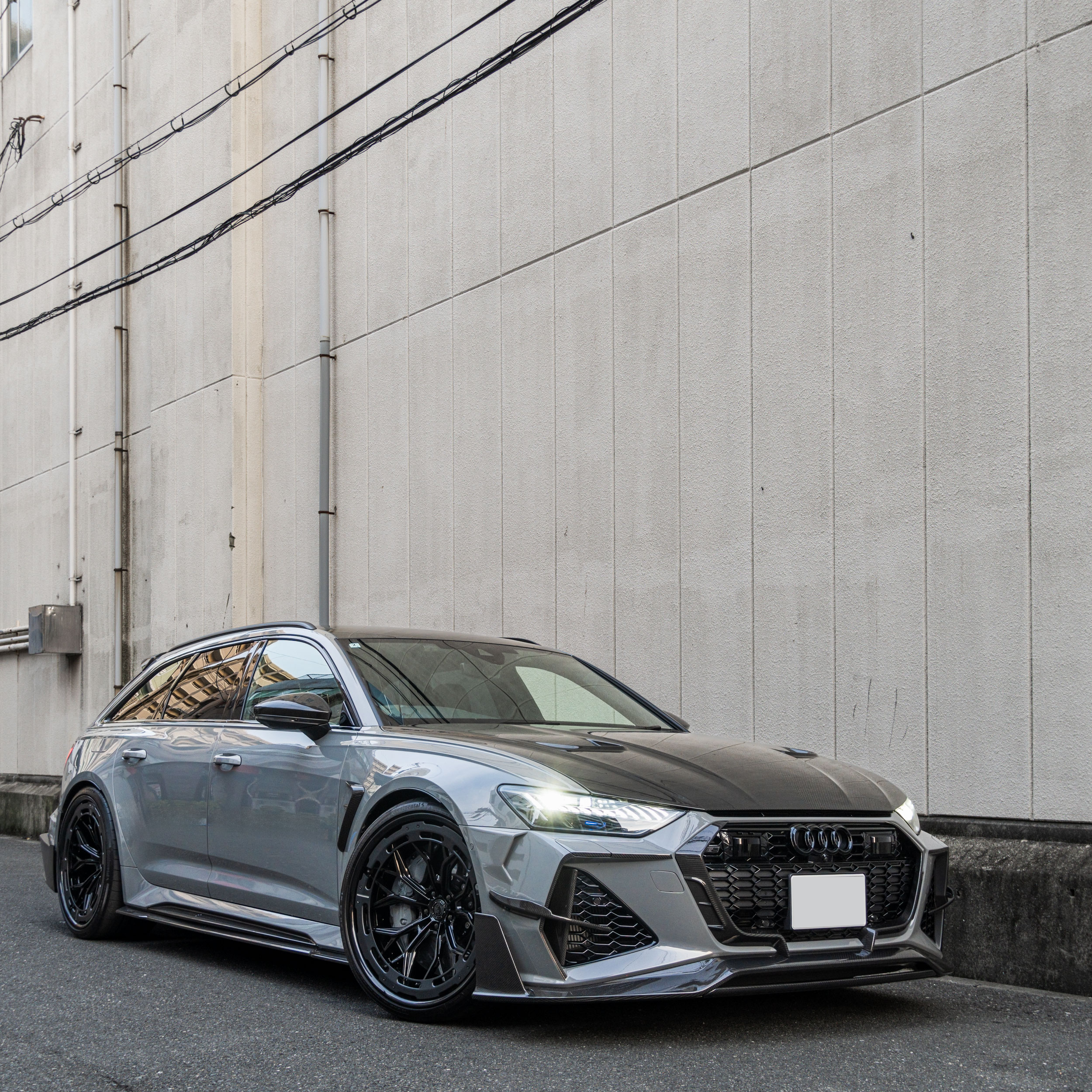 アウディ　RS6　MANSORY　AKRAPOVICマフラー　EVENTURI　AL13　カスタム　bond大阪　ボンドカーズ　ボンドグループ