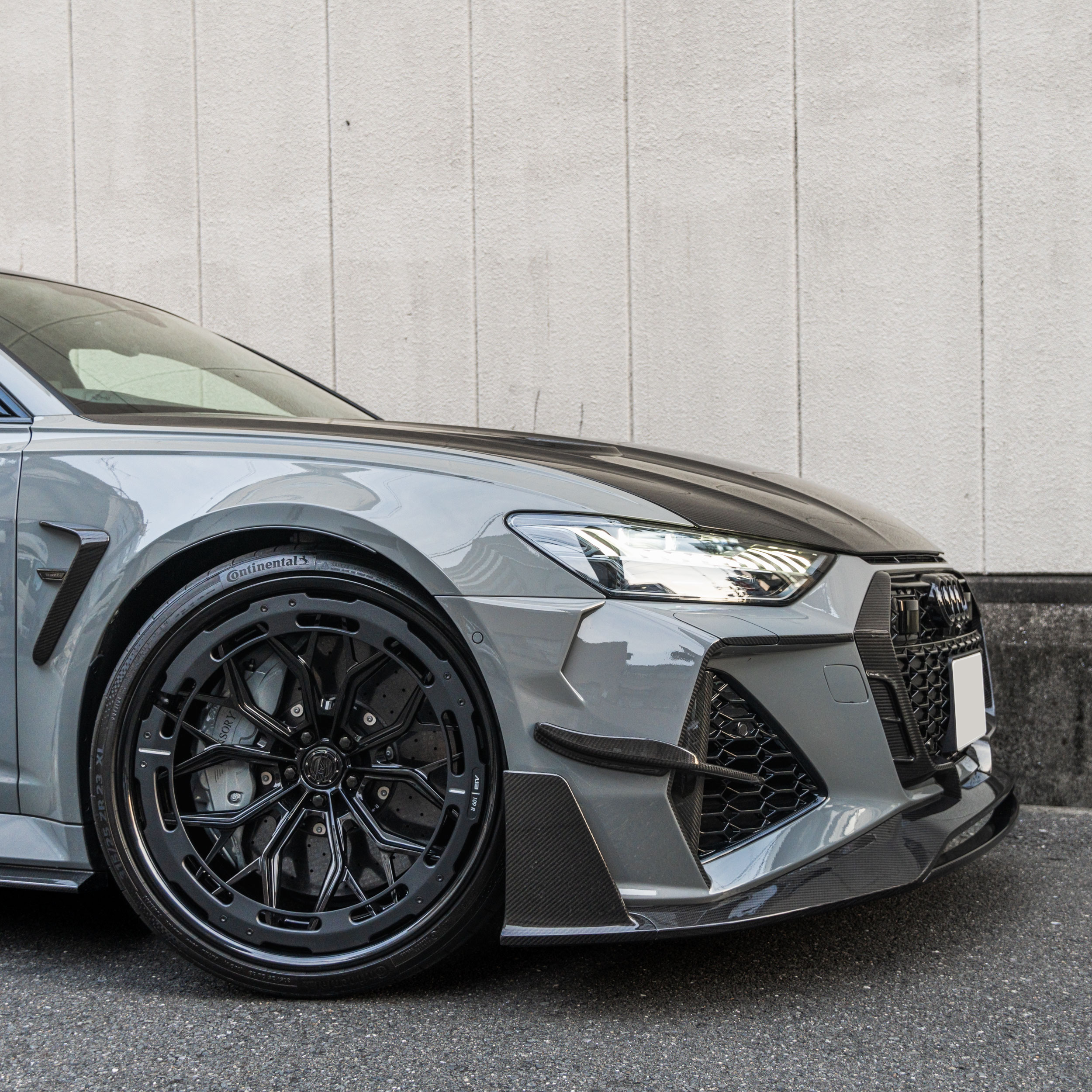 アウディ　RS6　MANSORY　AKRAPOVICマフラー　EVENTURI　AL13　カスタム　bond大阪　ボンドカーズ　ボンドグループ