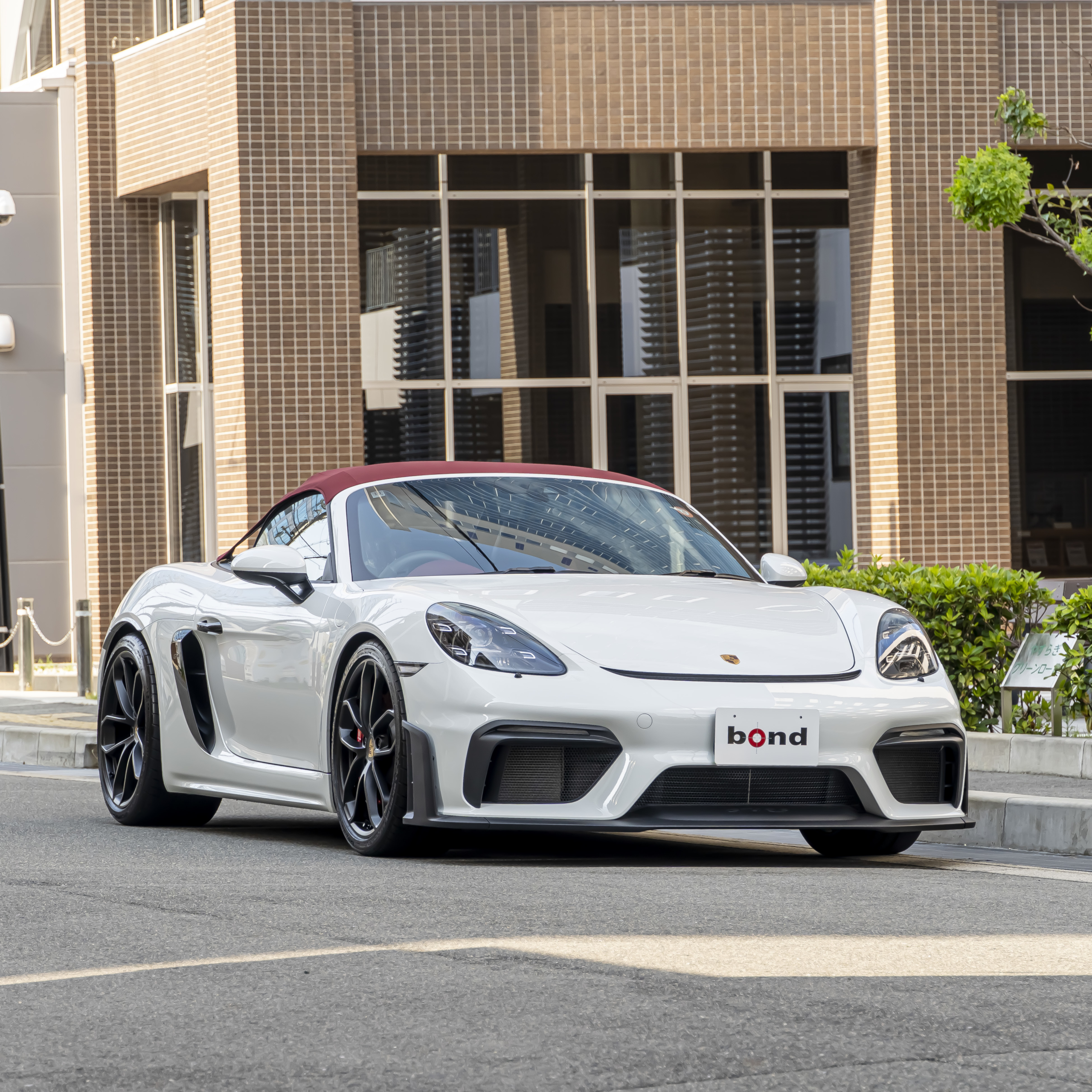 Porsche 718 Spiderをグレードアップ！！　ボンド大阪