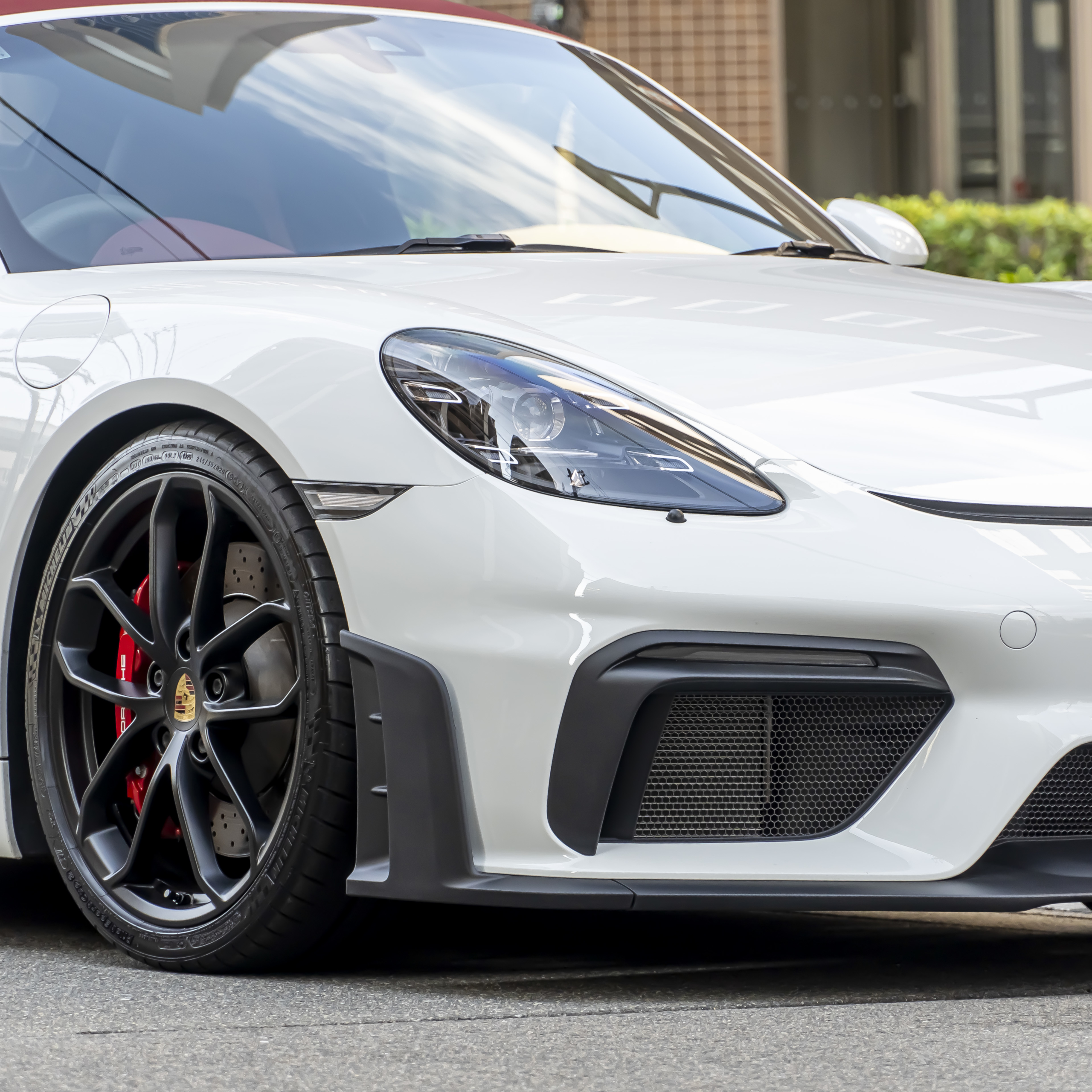 Porsche 718 Spiderをグレードアップ！！　ボンド大阪