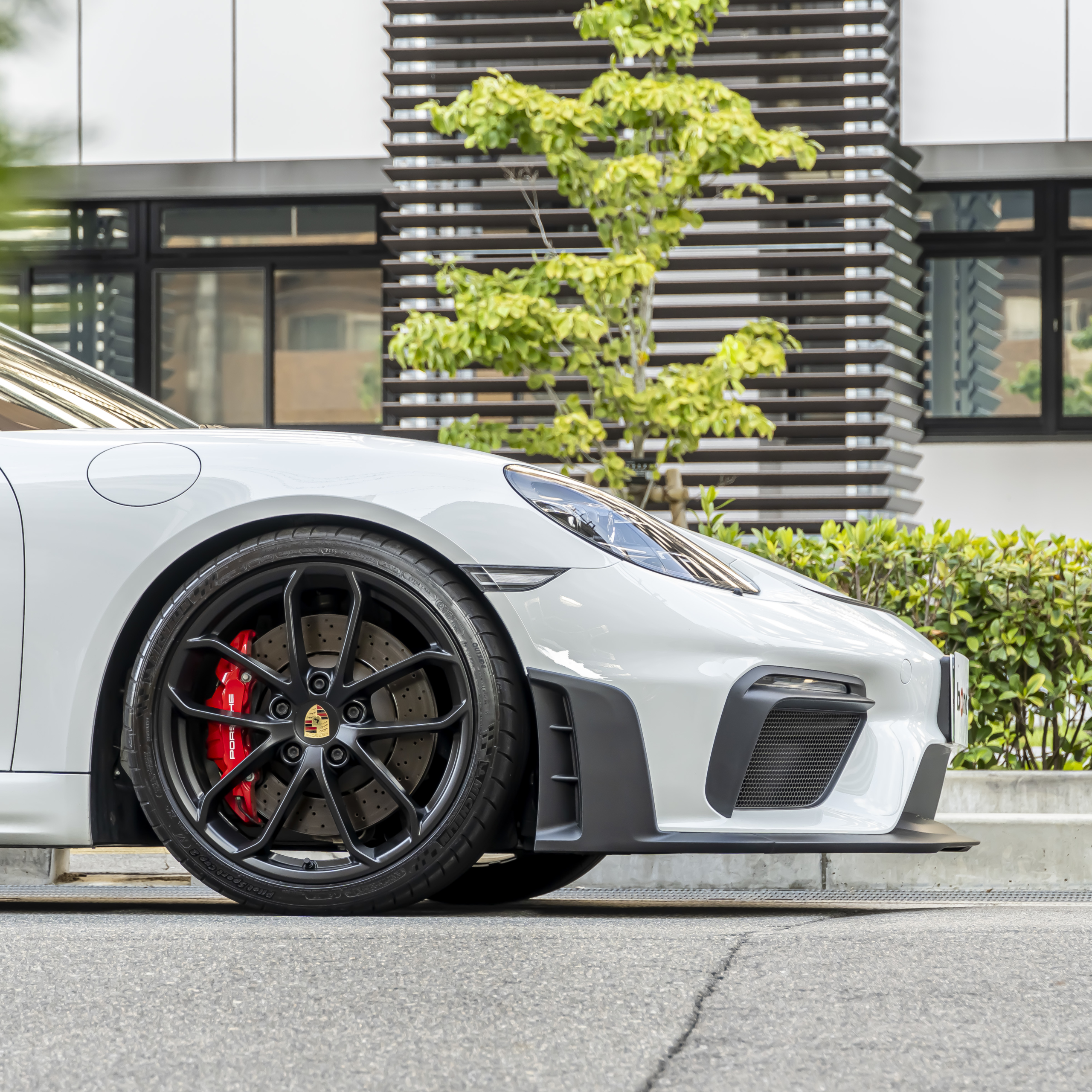 Porsche 718 Spiderをグレードアップ！！　ボンド大阪