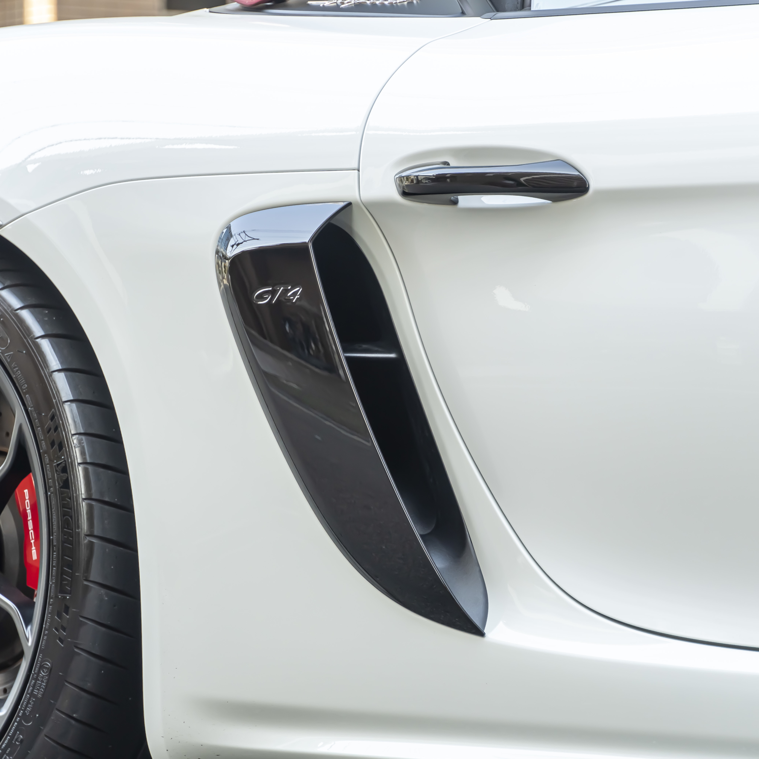 Porsche 718 Spiderをグレードアップ！！　ボンド大阪